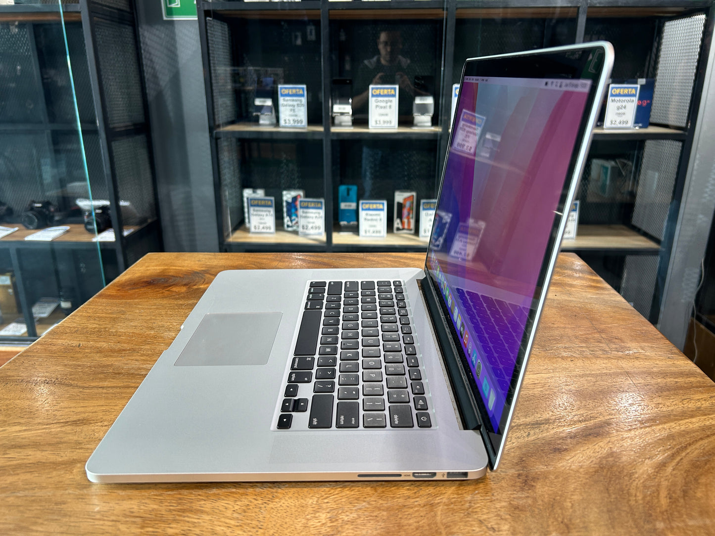 MacBook Pro 15" 2015 Corei7 16GB RAM/ 256GB HDD(Producto Unico)