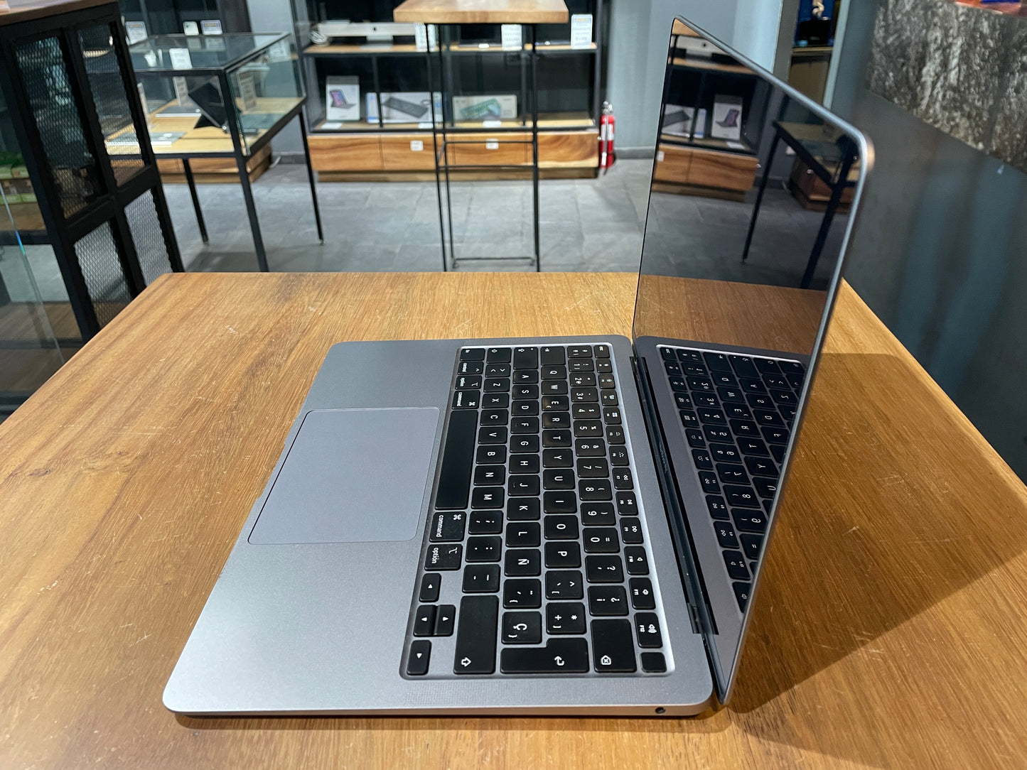 MacBook Air 13" 2020 256GB SSD / 8GB RAM (Producto Único)