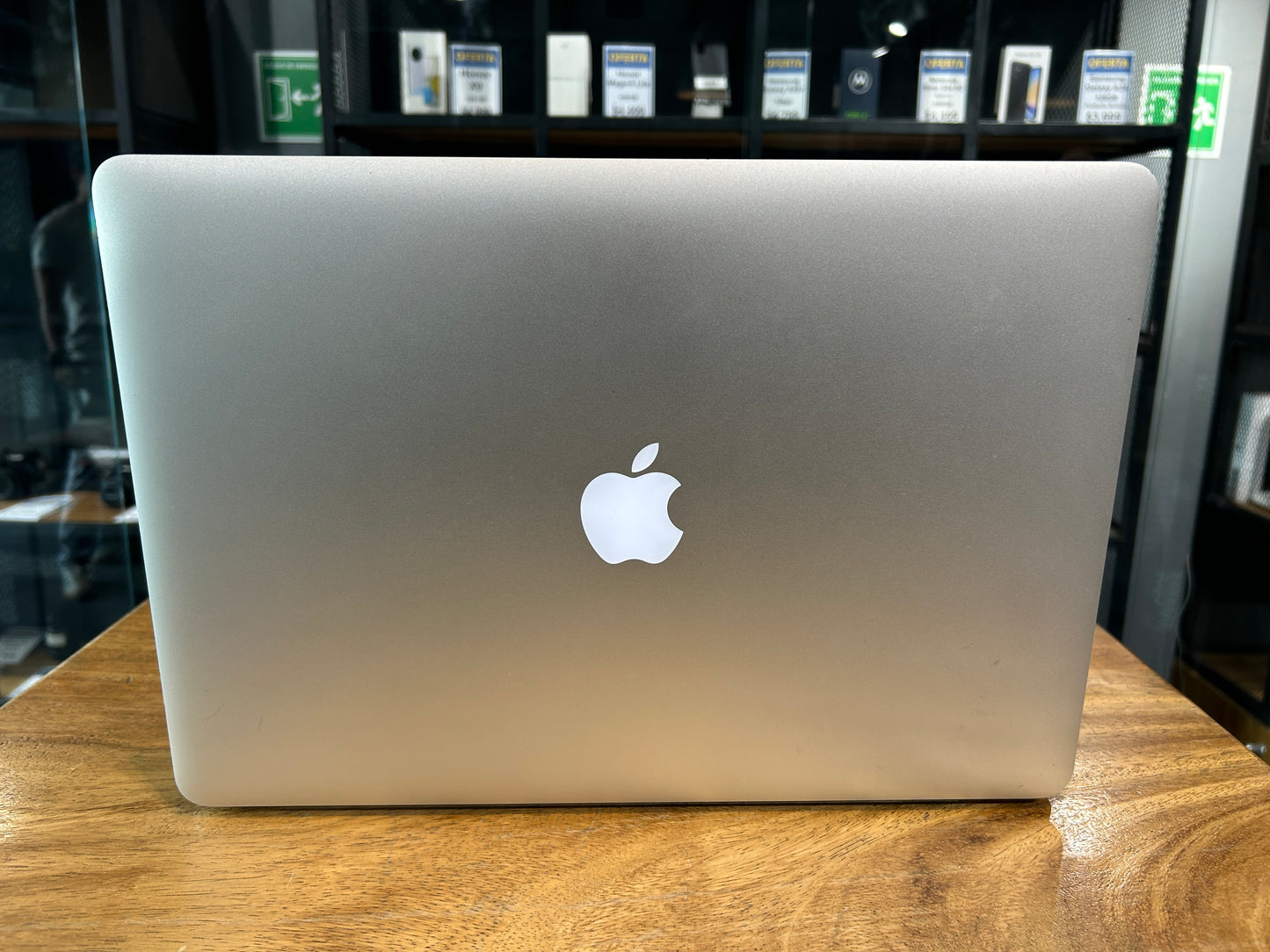 MacBook Pro 15" 2015 Corei7 16GB RAM/ 256GB HDD(Producto Unico)
