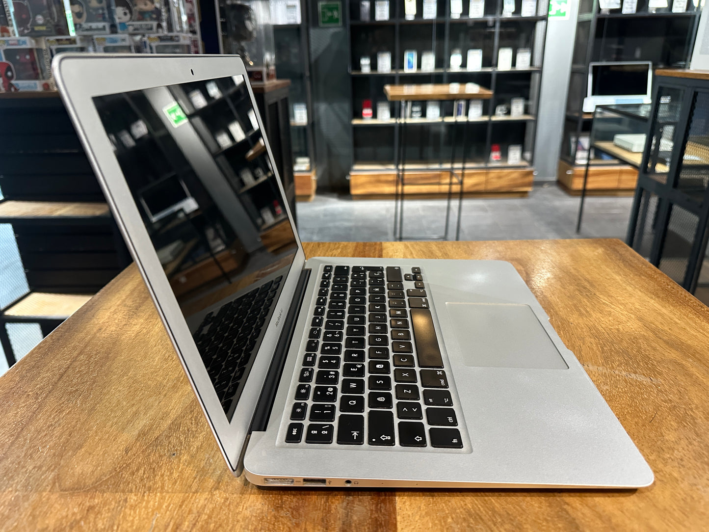 MacBook Air 13" 2017 128GB (Producto Unico)