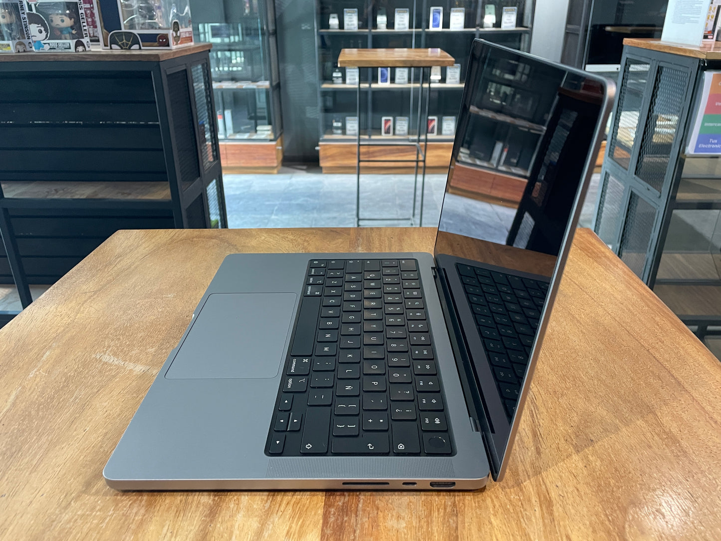 MacBook Pro 2021 14" 512GB SSD (Producto Unico)
