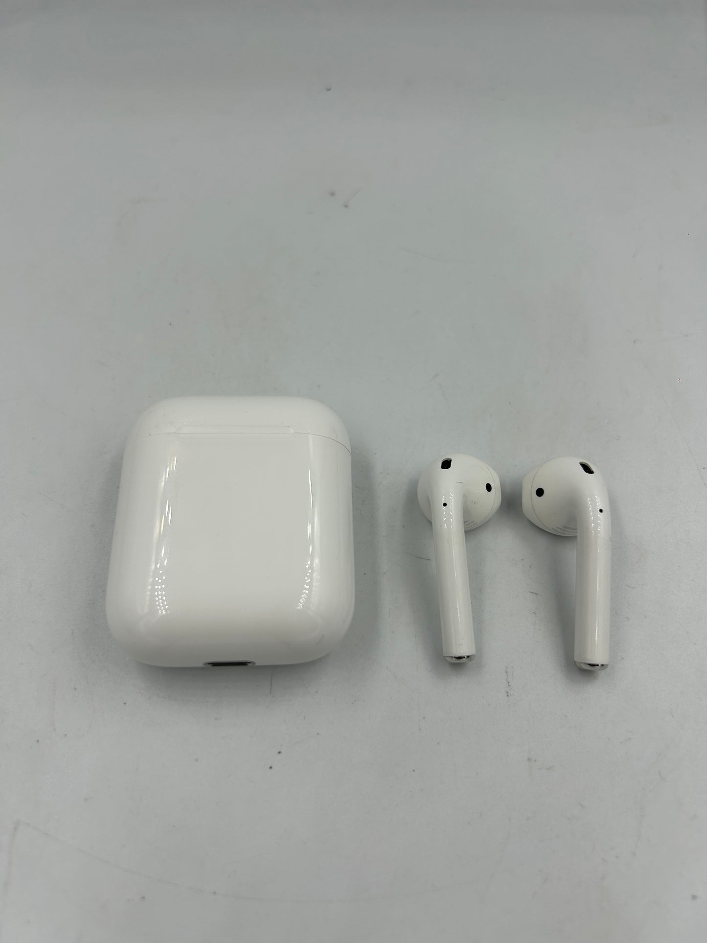 Audífonos Apple AirPods (2nd Gen) (Producto Único)