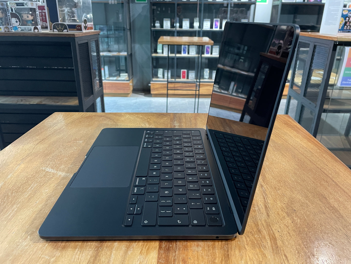 MacBook Air 2022 13.6" M2 256GB SSD (Producto Unico)