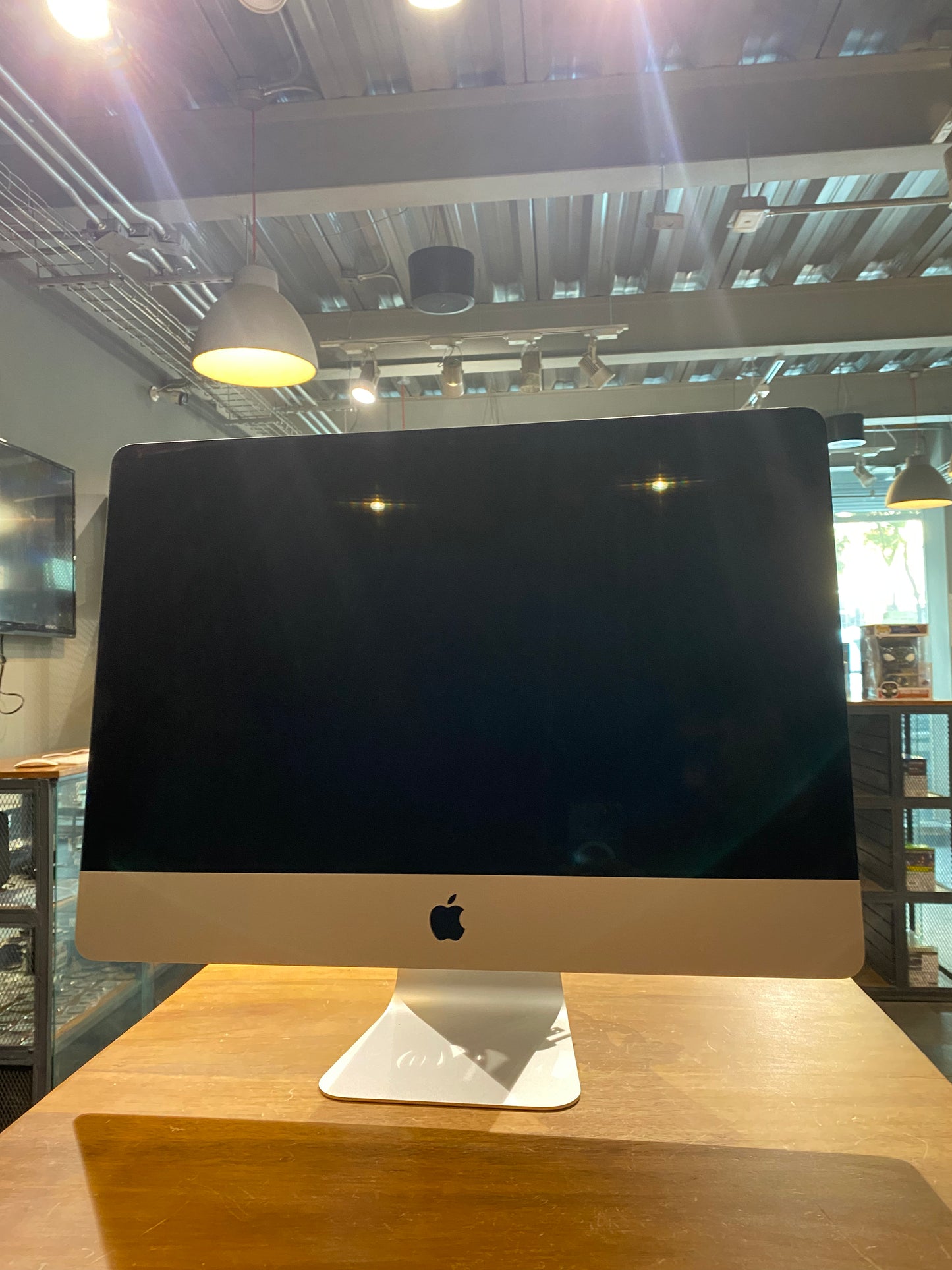 iMac 21.5" 2017 Retina 4K 8GB RAM/1TB