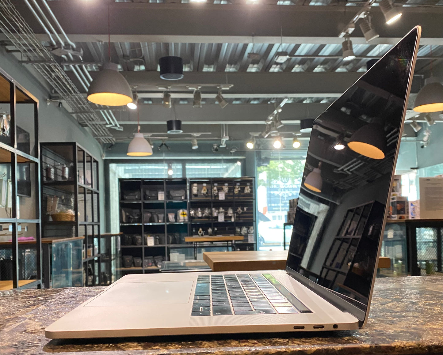 Macbook Pro Touchbar "15"