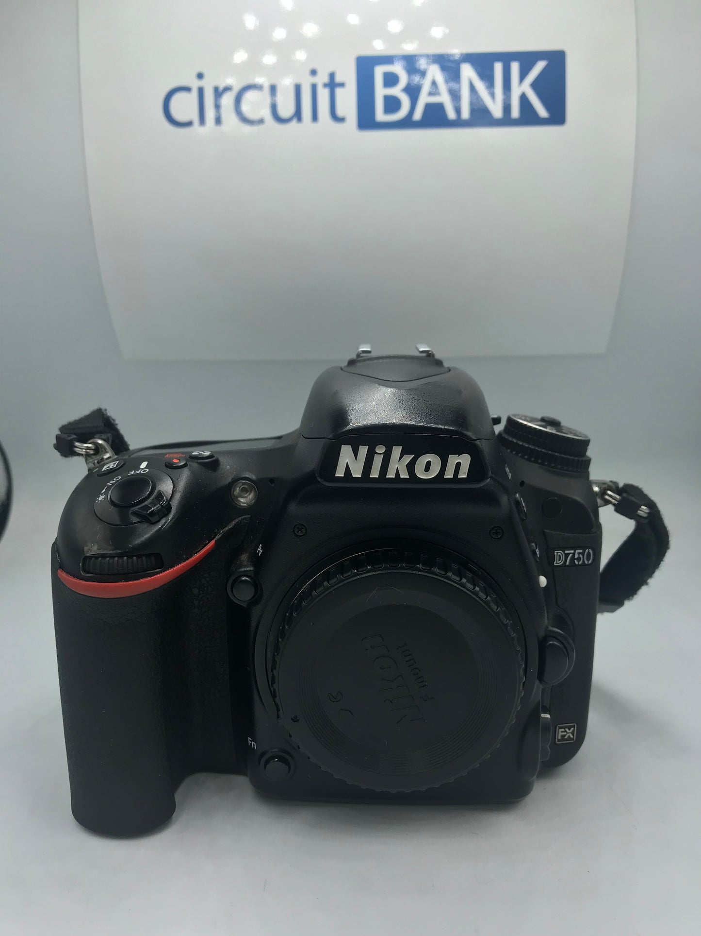 Cámara Nikon D750 (Producto Único)