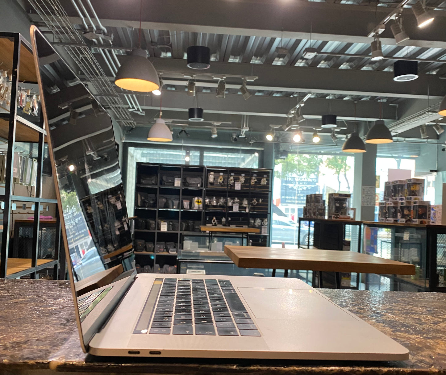 Macbook Pro Touchbar "15"