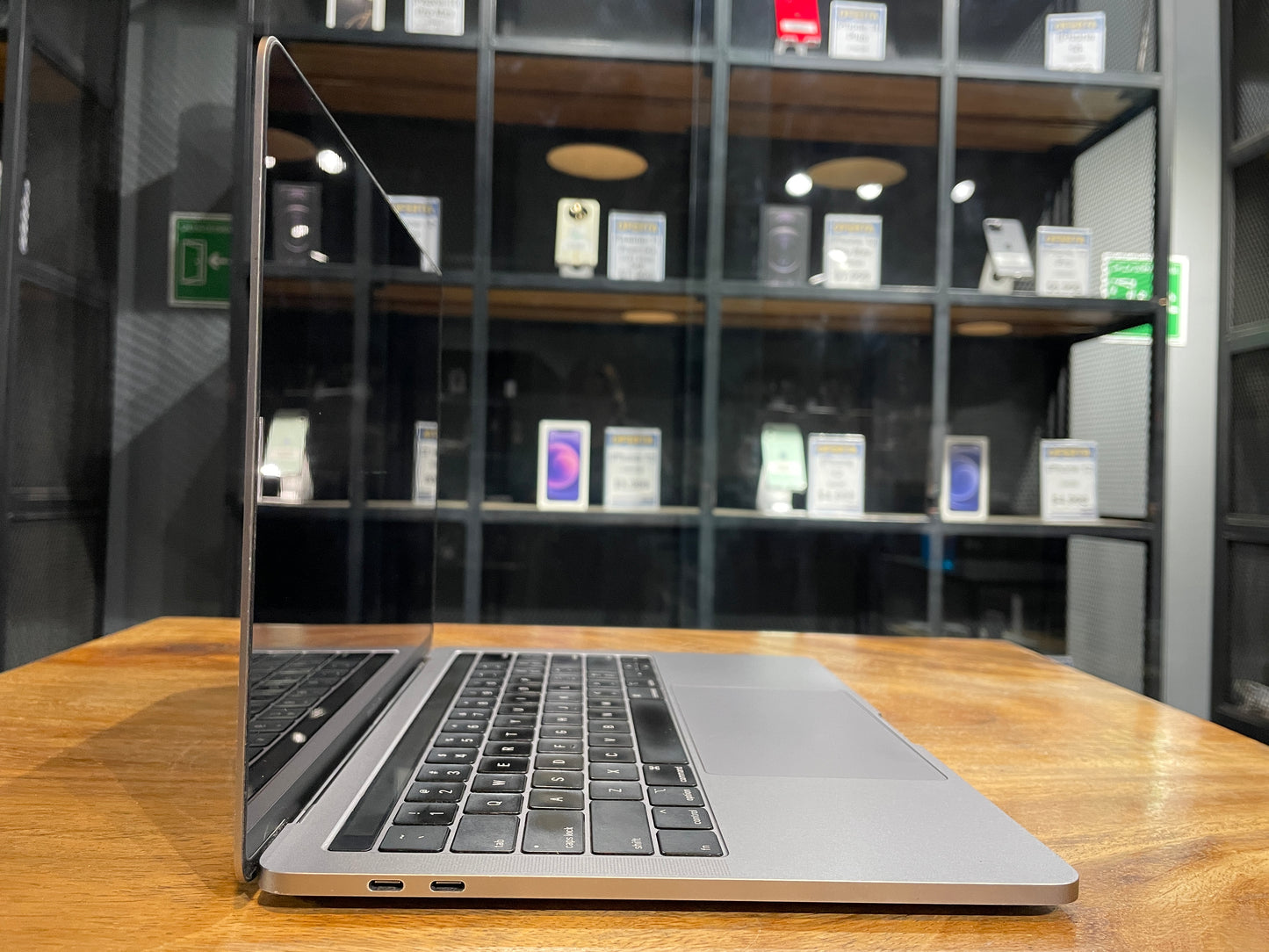 MacBook Pro 2019 13" TouchBar 128GB (Producto Unico)