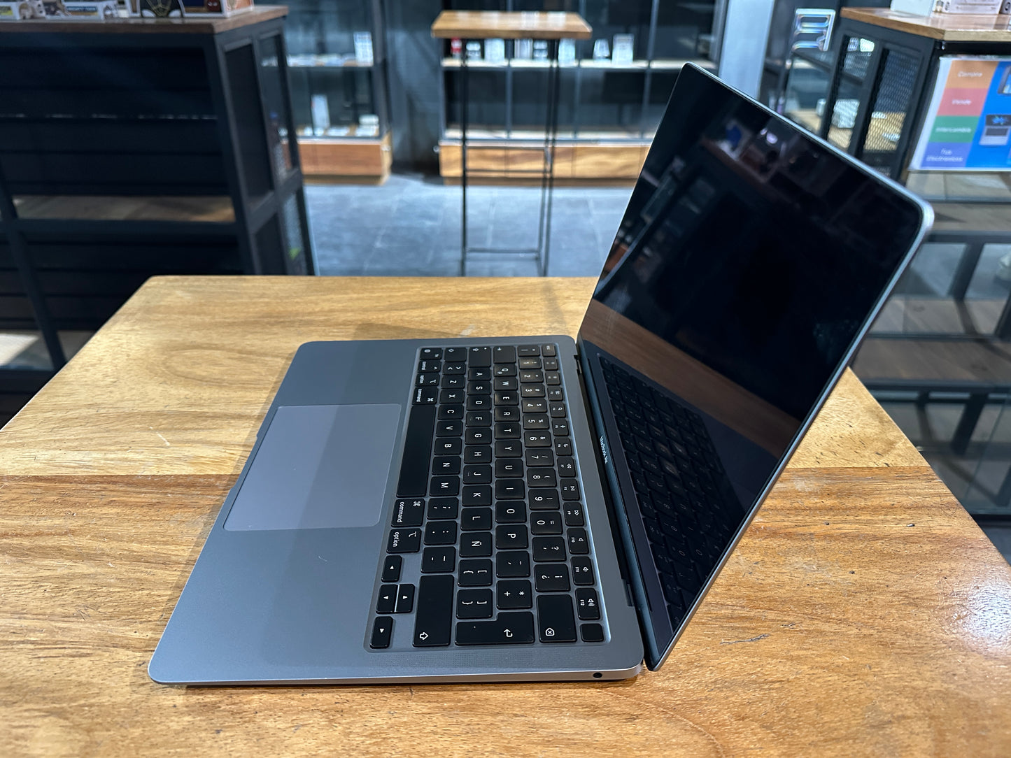 MacBook Air 13" M1 2020  256GB SSD (Producto Unico)