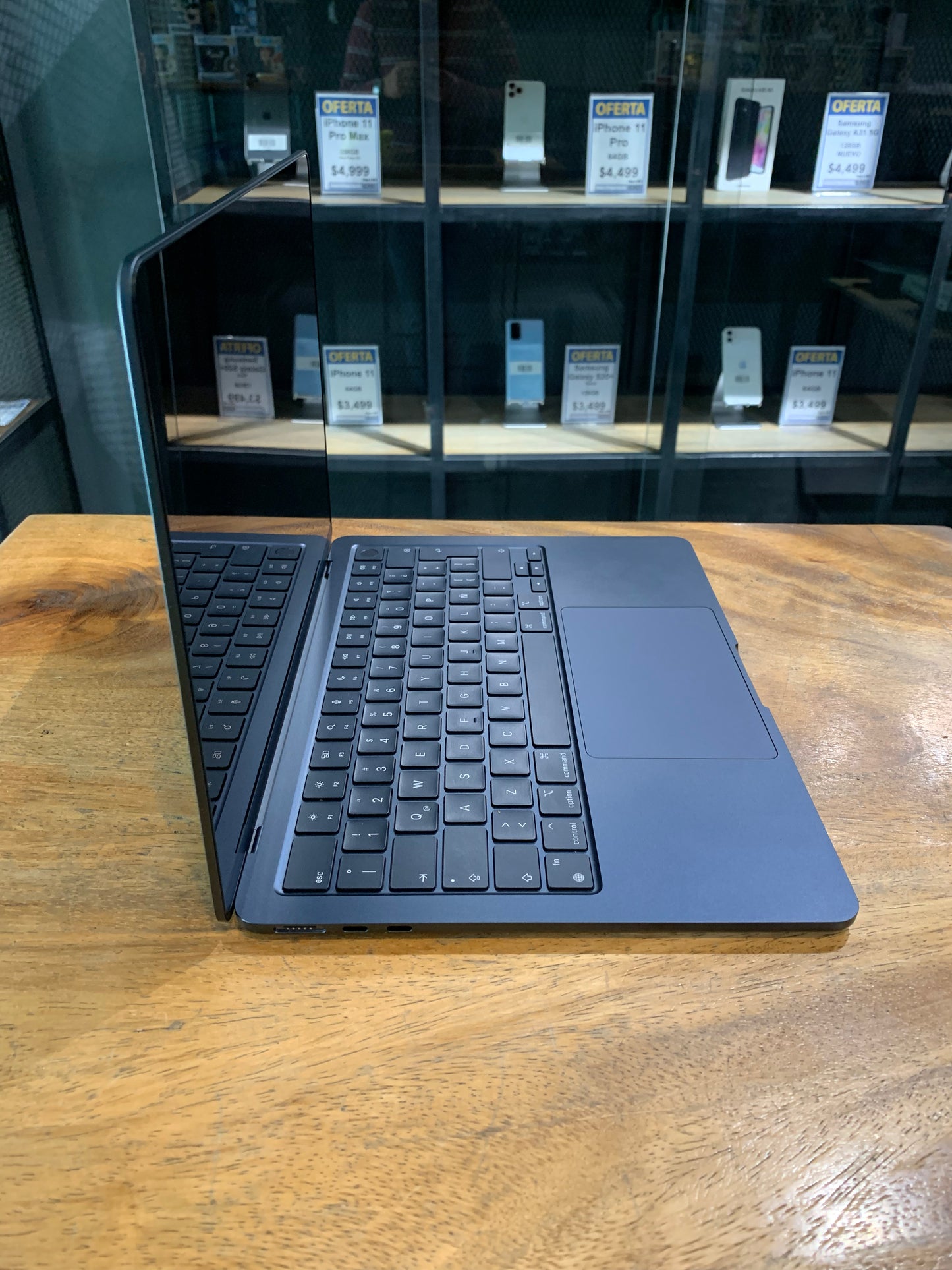 MacBook Air 13" M3 2024 256GB (Producto Unico)