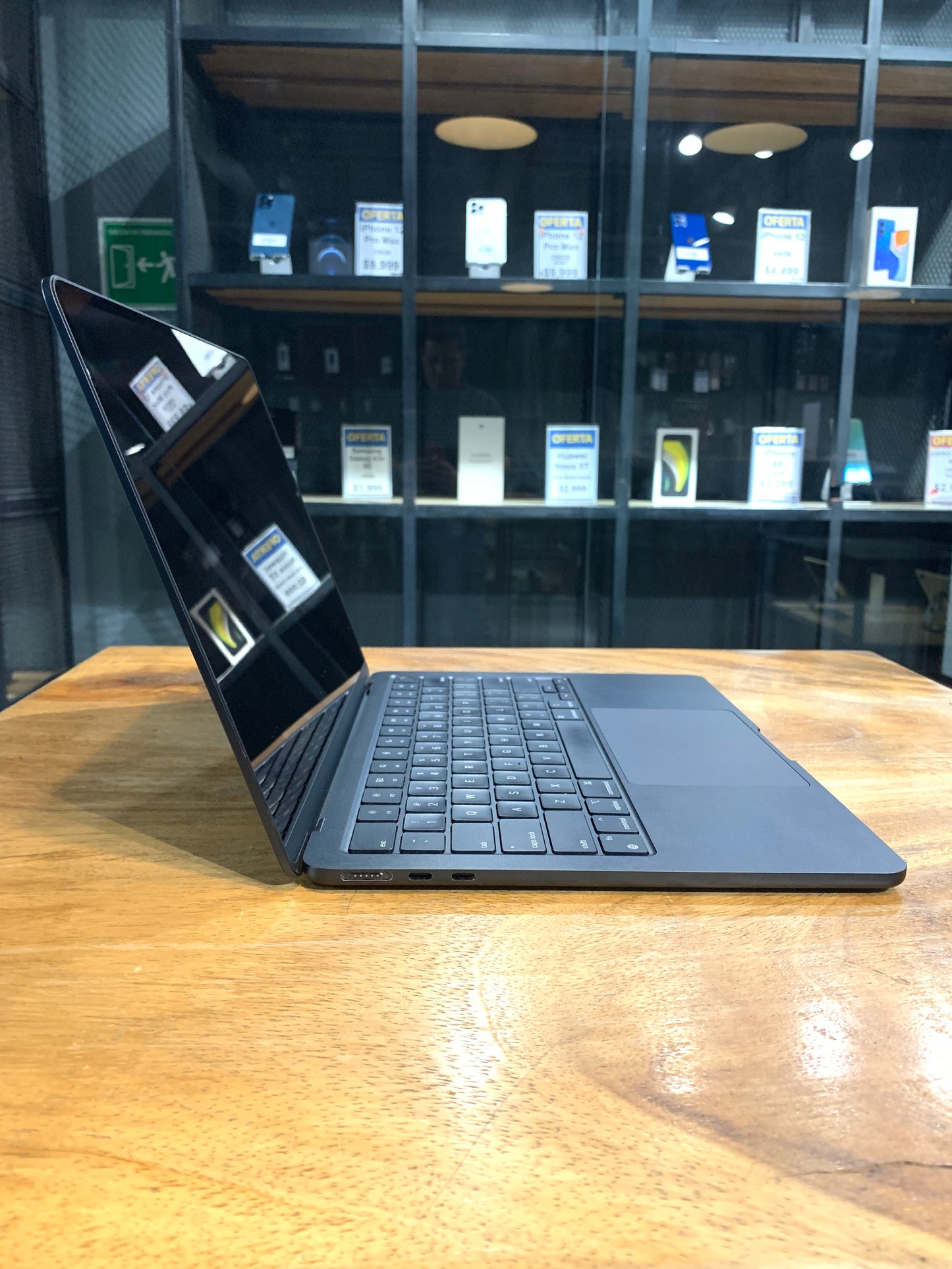 MacBook Air 13" M2 2022 (Producto Unico)