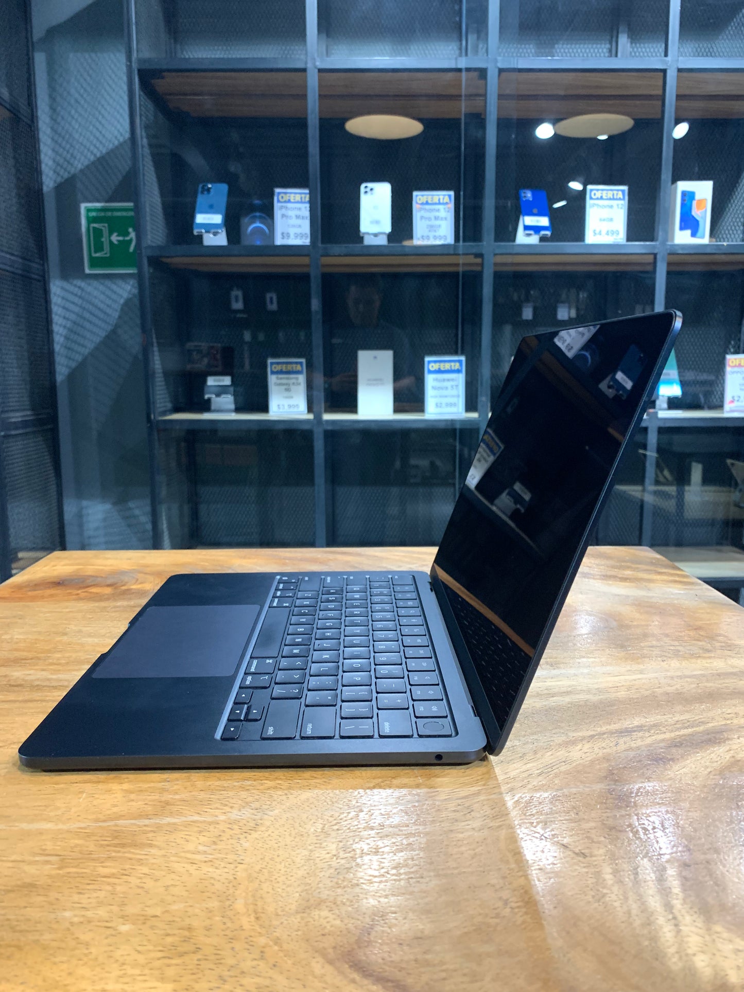 MacBook Air 13" M2 2022 (Producto Unico)