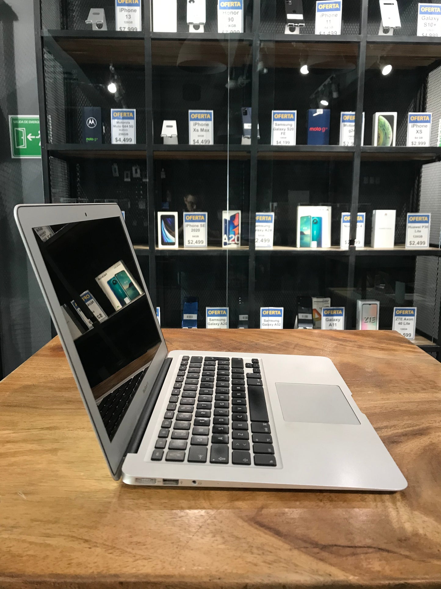 MacBook Air 13"  2017 (Producto Único)