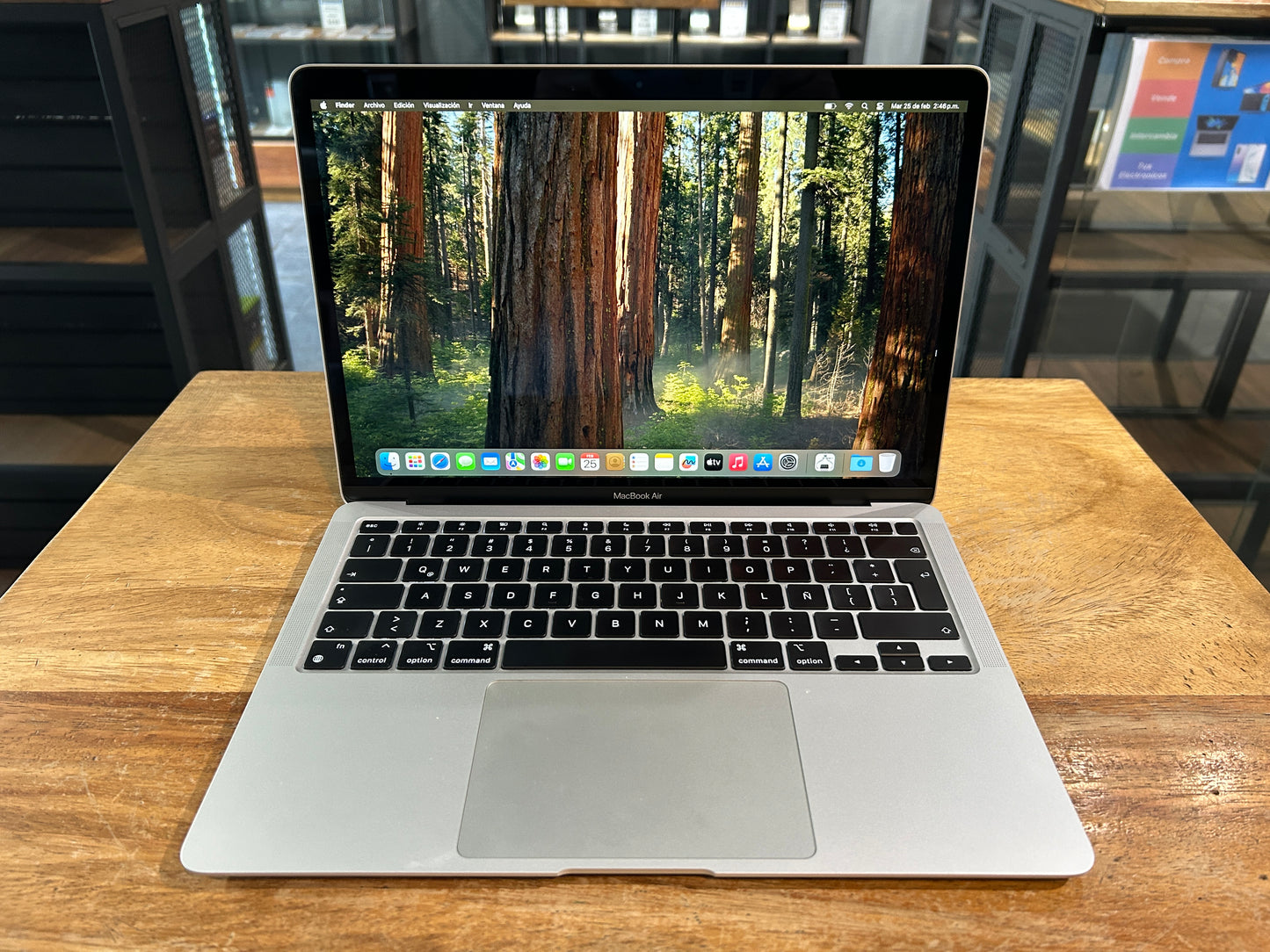 MacBook Air 13" 2020 M1  8GB RAM/512GB SDD (Producto Unico)