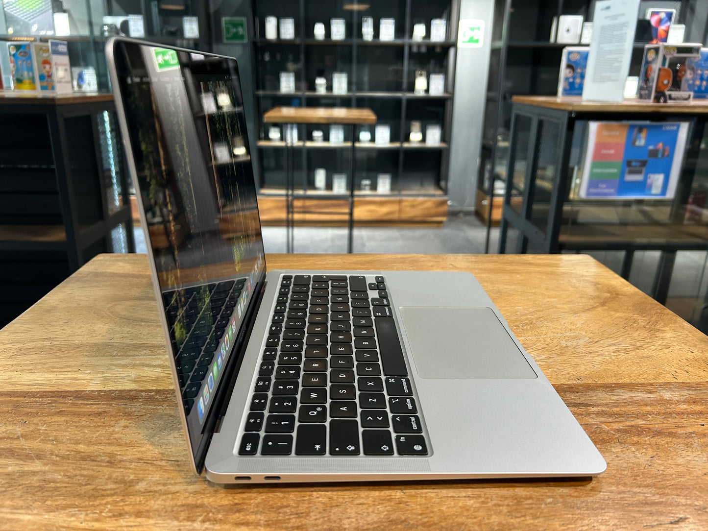 MacBook Air 13" 2020 M1  8GB RAM/512GB SDD (Producto Unico)