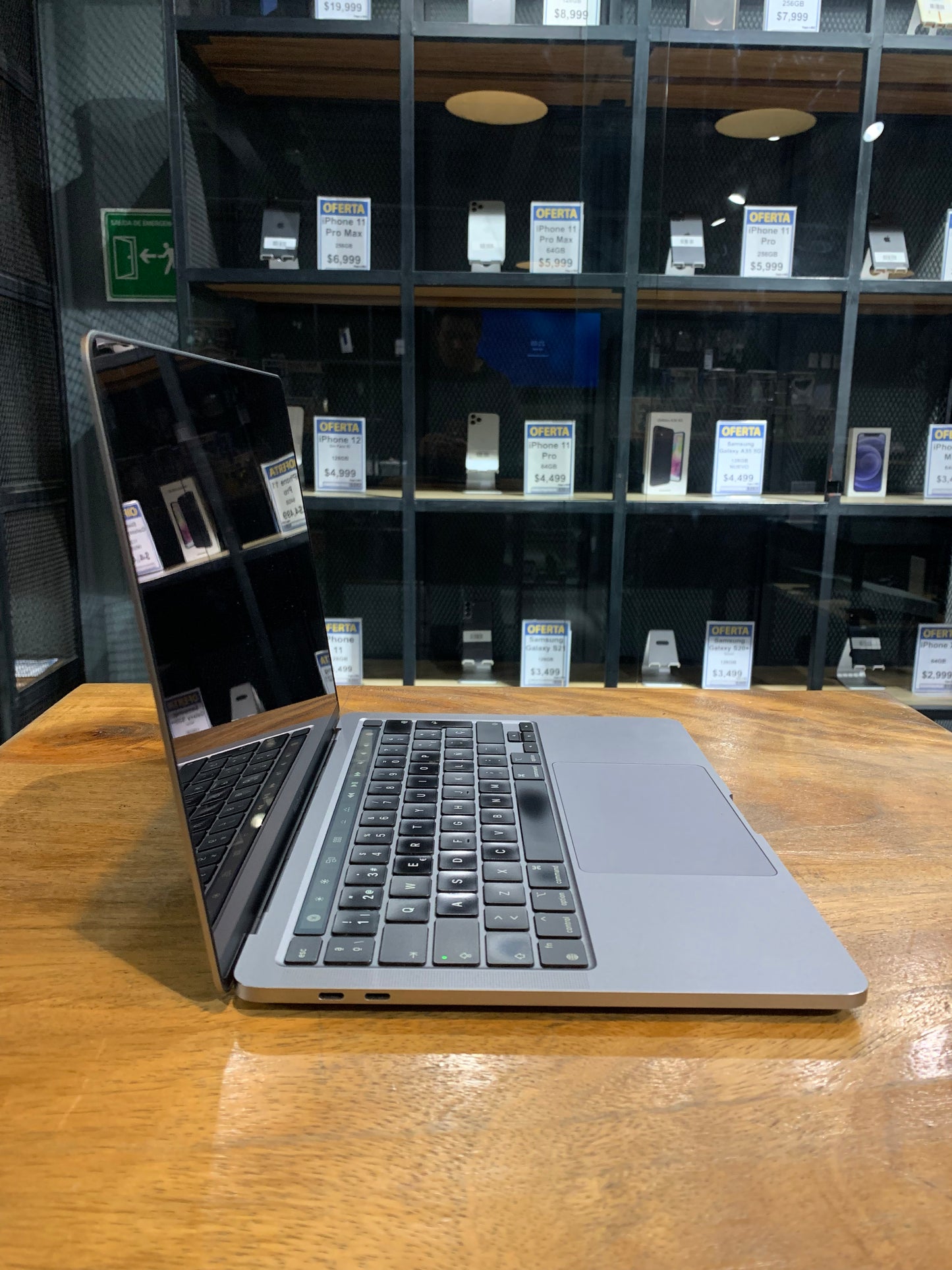 MacBook Pro 2020 M1 256GB (Producto Unico)