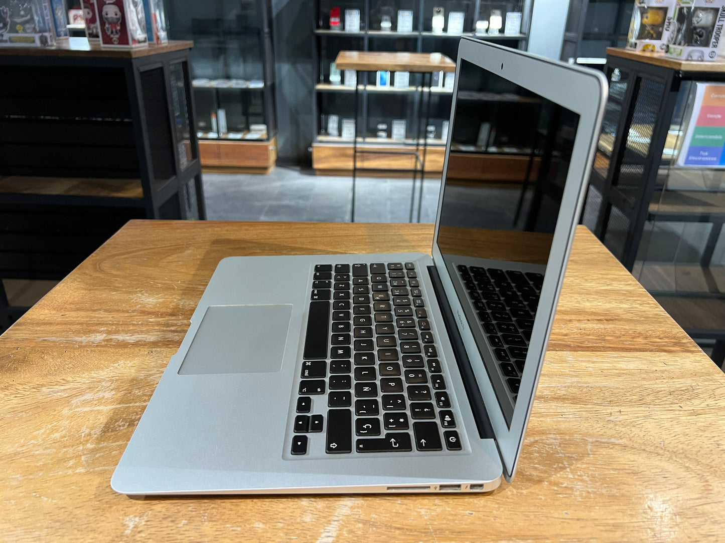 MacBook Air 13" 2017 128GB SSD / 8GB RAM (Producto Unico)