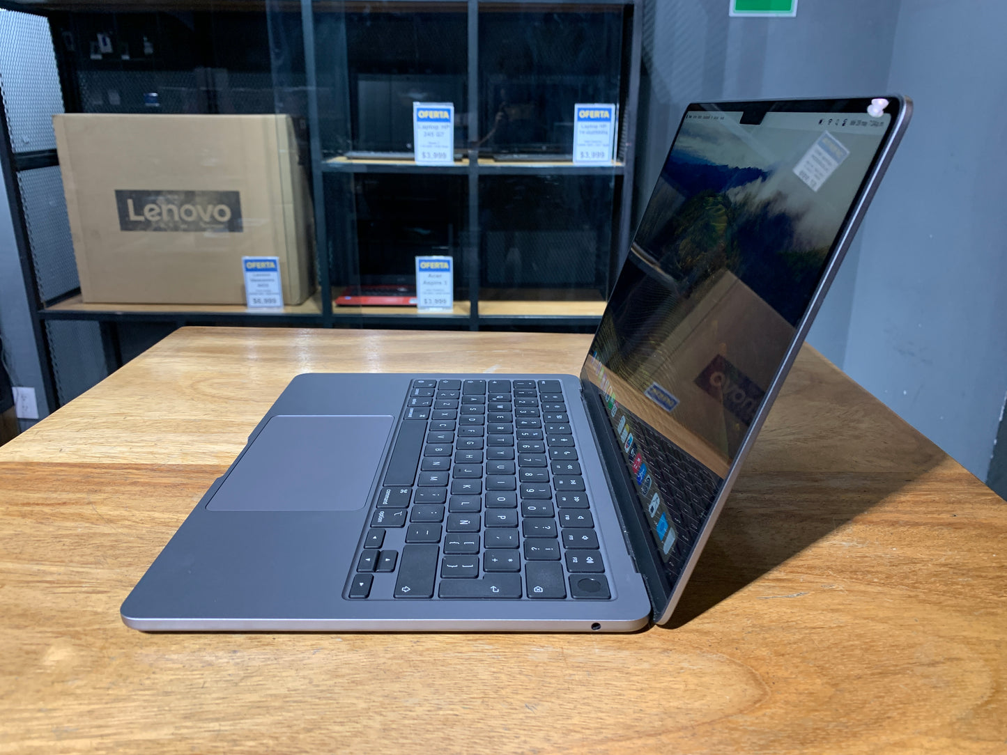MacBook Air 13" 2024 (Producto Único)