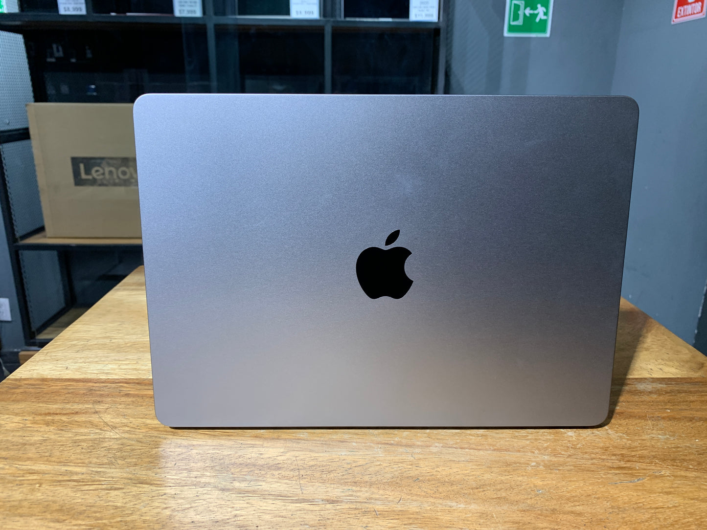 MacBook Air 13" 2024 (Producto Único)