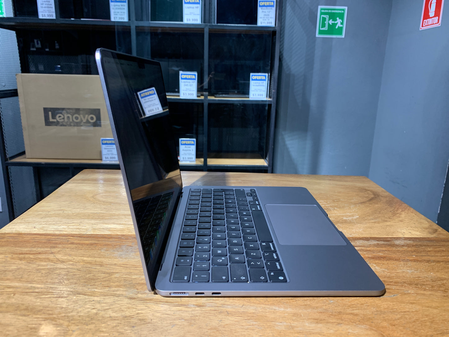 MacBook Air 13" 2024 (Producto Único)