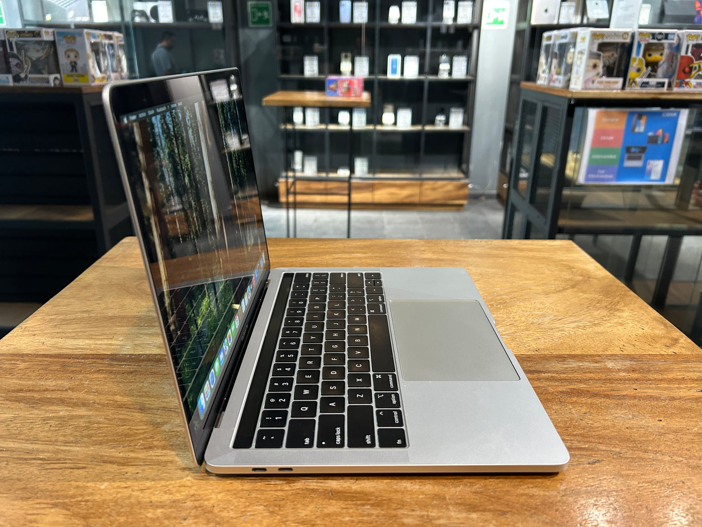 MacBook Pro 2019 13" Core i5 128GB SDD/8GB RAM (Producto Unico)