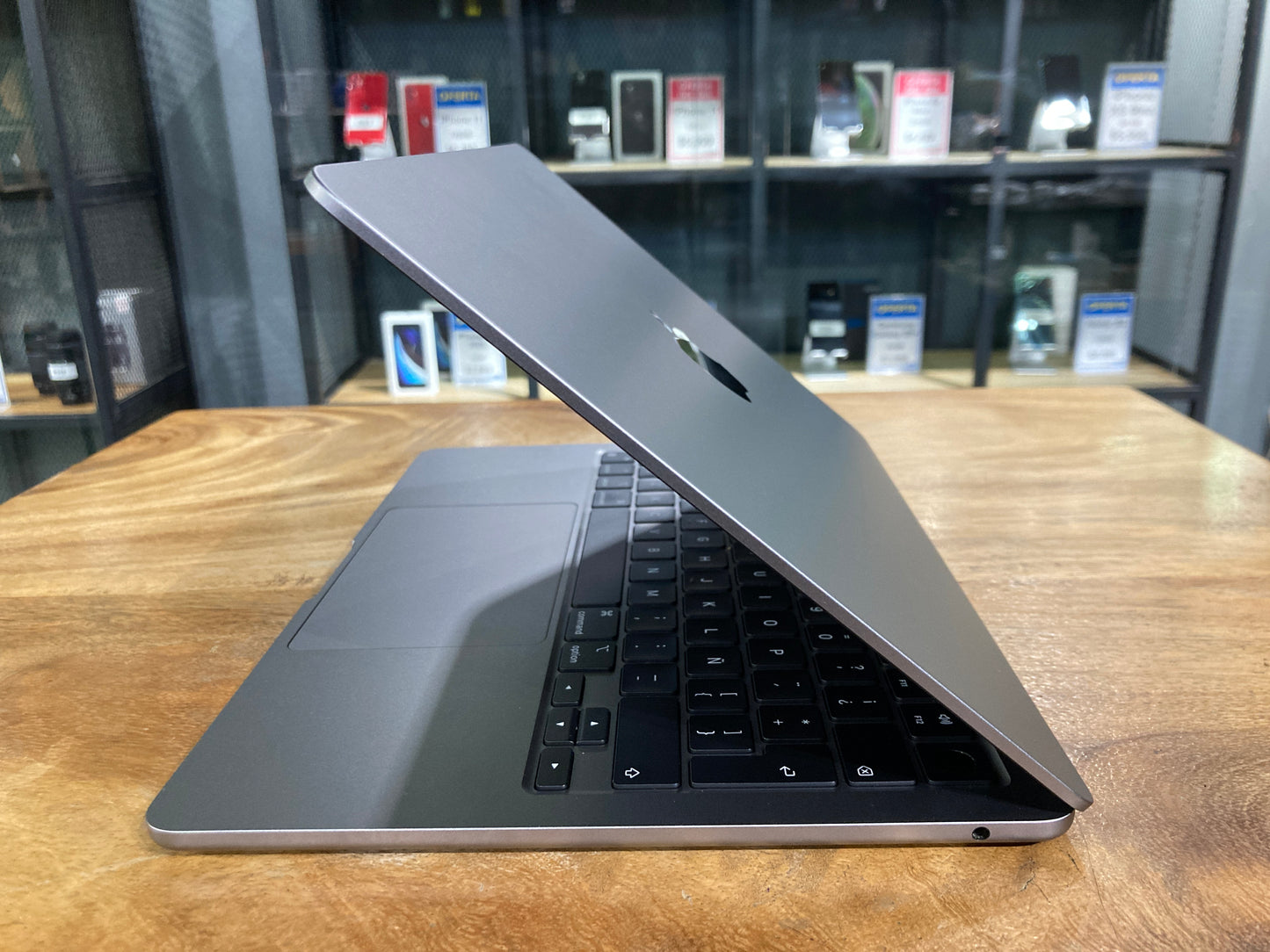 MacBook Air 13" 2022 M2 (Producto Unico)