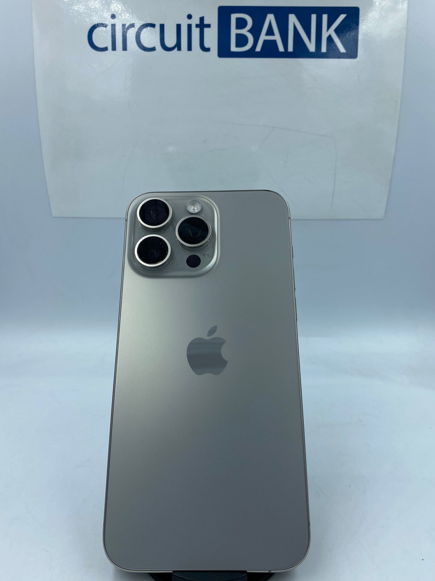 Apple iPhone 15 Pro Max / 256GB / Natural Titanium