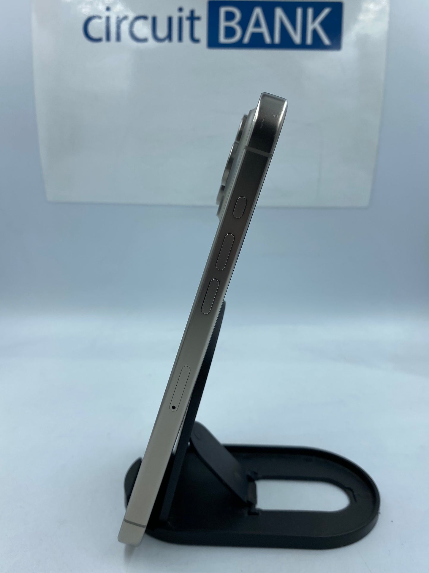 Apple iPhone 15 Pro Max / 256GB / Natural Titanium