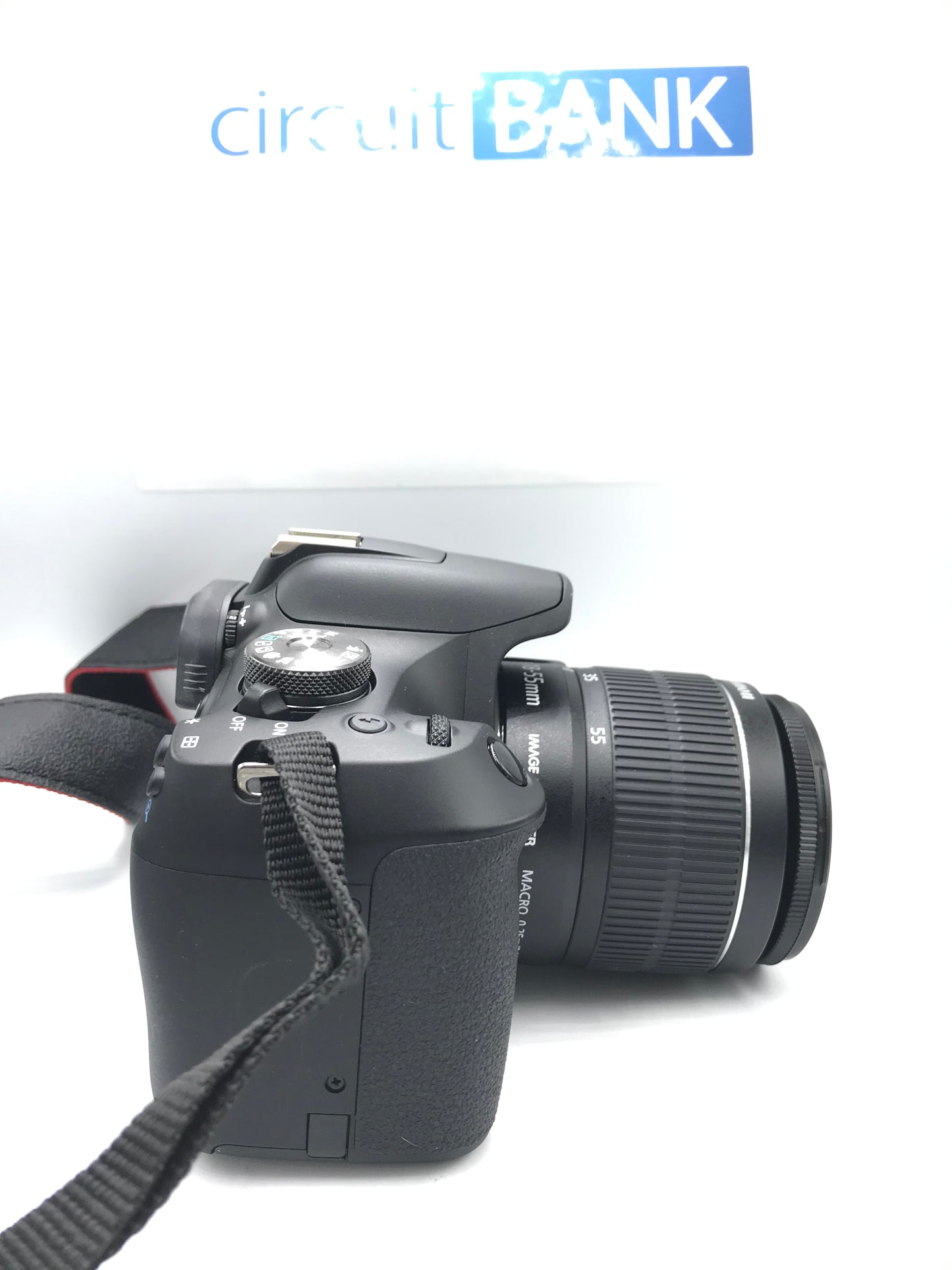 Canon EOS Rebel T7 + 18-55mm 1:3.5-5.6 IS II (Producto Unico)