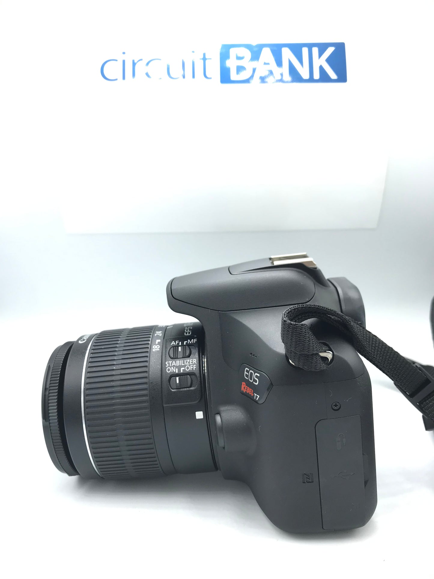 Canon EOS Rebel T7 + 18-55mm 1:3.5-5.6 IS II (Producto Unico)