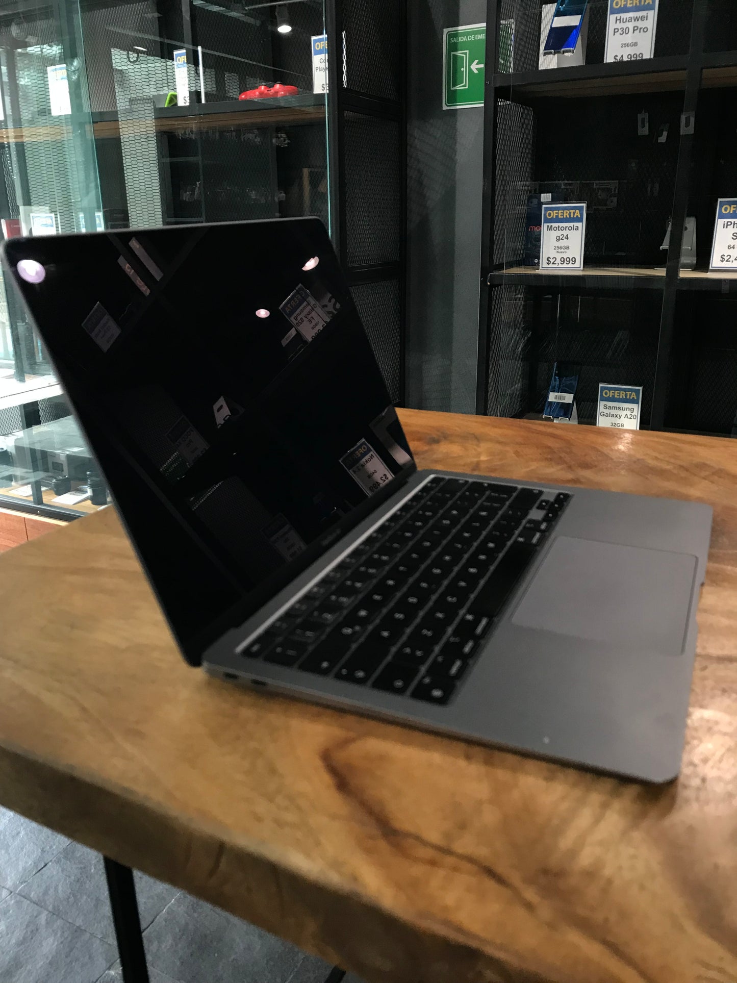 MacBook Air 13" 2020 M1 (Producto Unico)