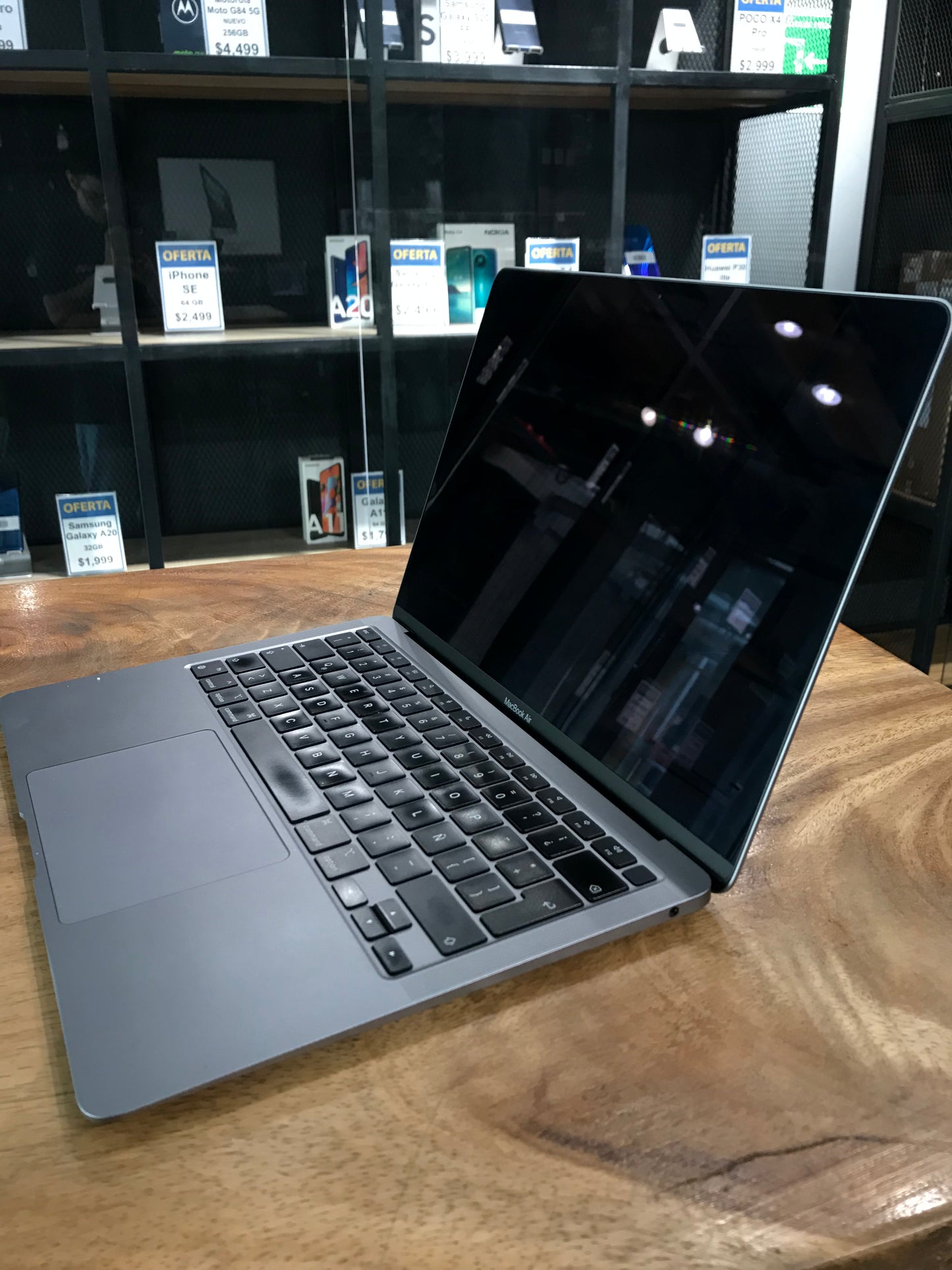 MacBook Air 13" 2020 M1 (Producto Unico)