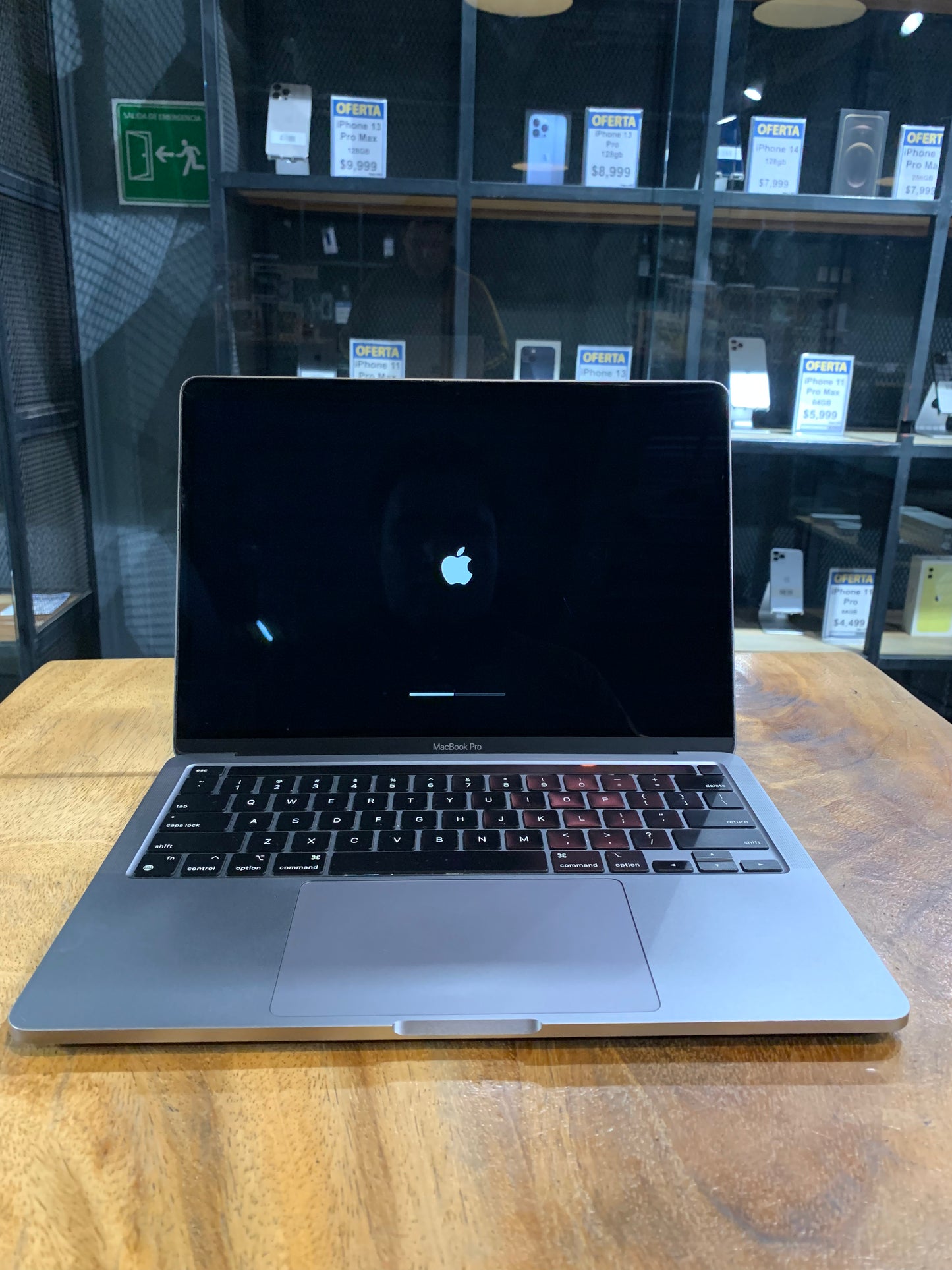 MacBook Pro 2020 13" M1 256GB (Producto Unico)