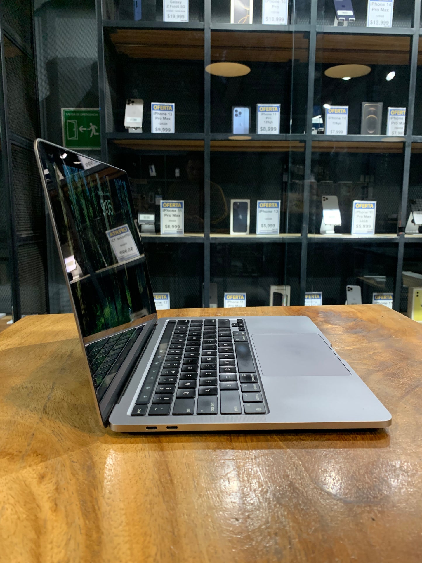 MacBook Pro 2020 13" M1 256GB (Producto Unico)