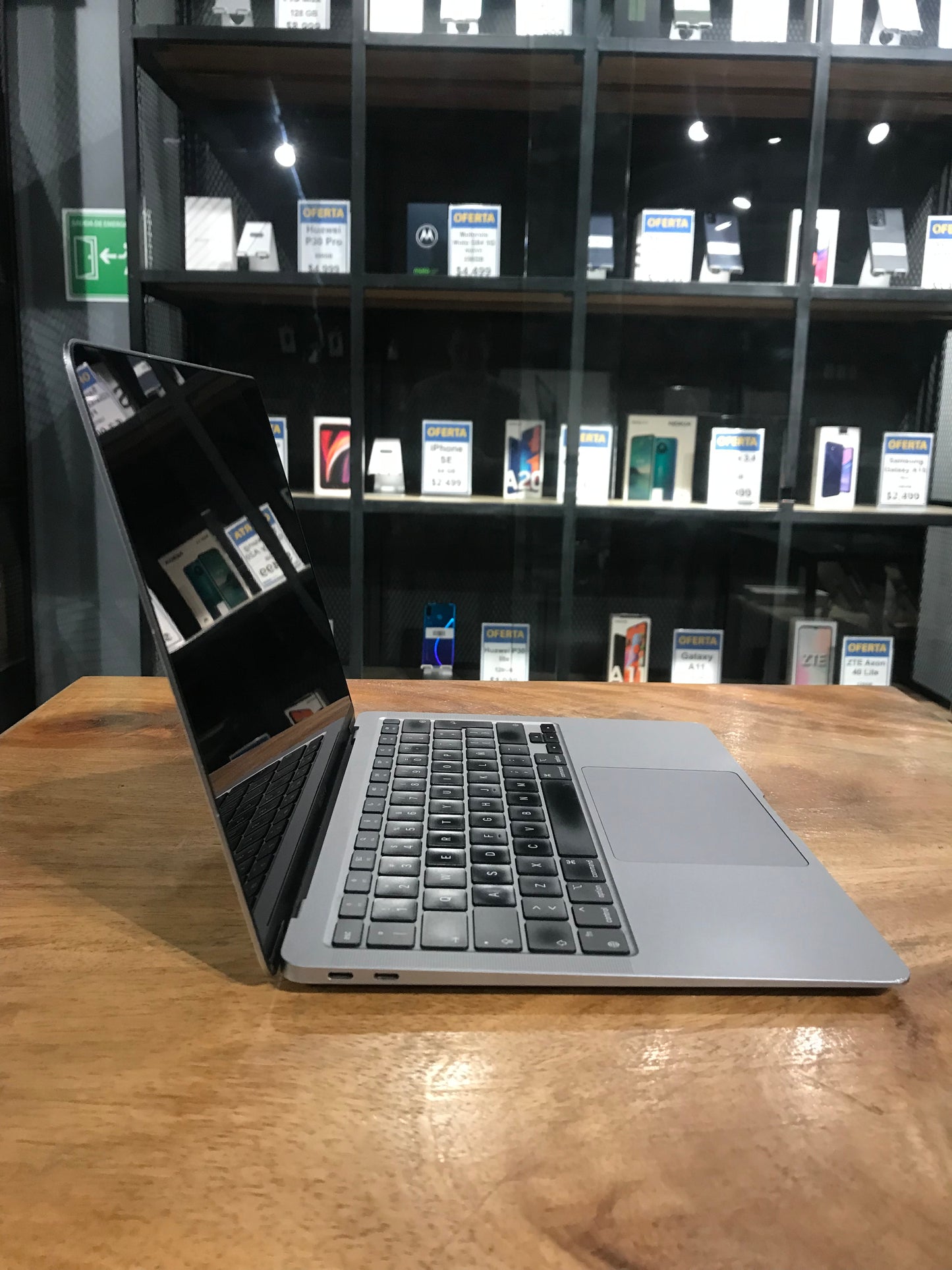 MacBook Air 13" 2020 M1 (Producto Unico)