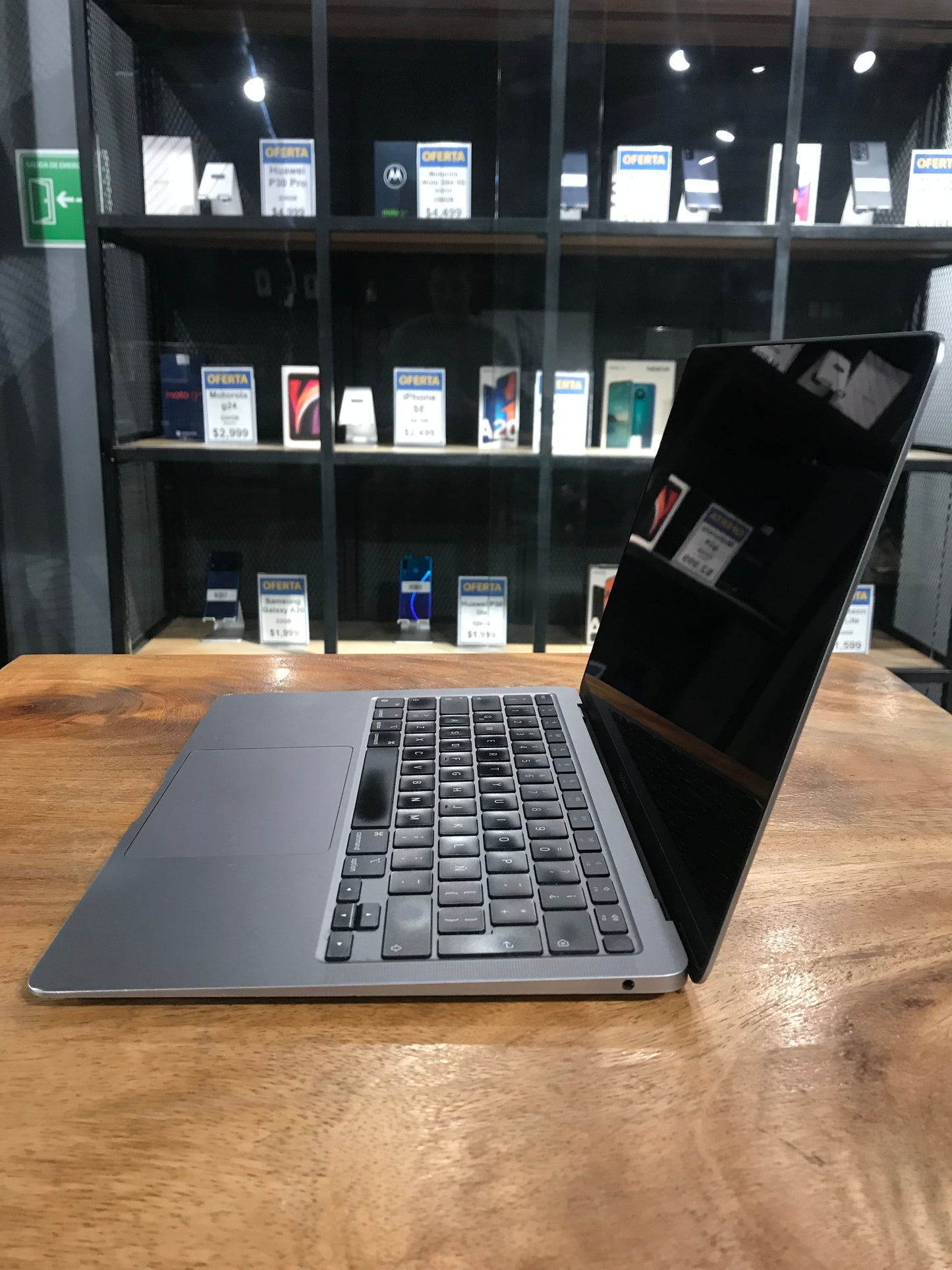 MacBook Air 13" 2020 M1 (Producto Unico)