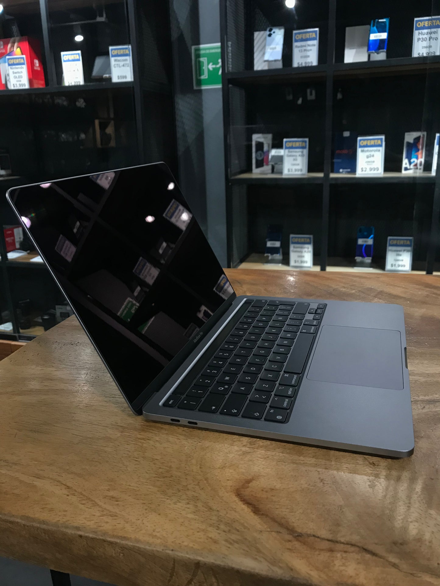 MacBook Pro 13" 2022 M2 (Producto Unico)
