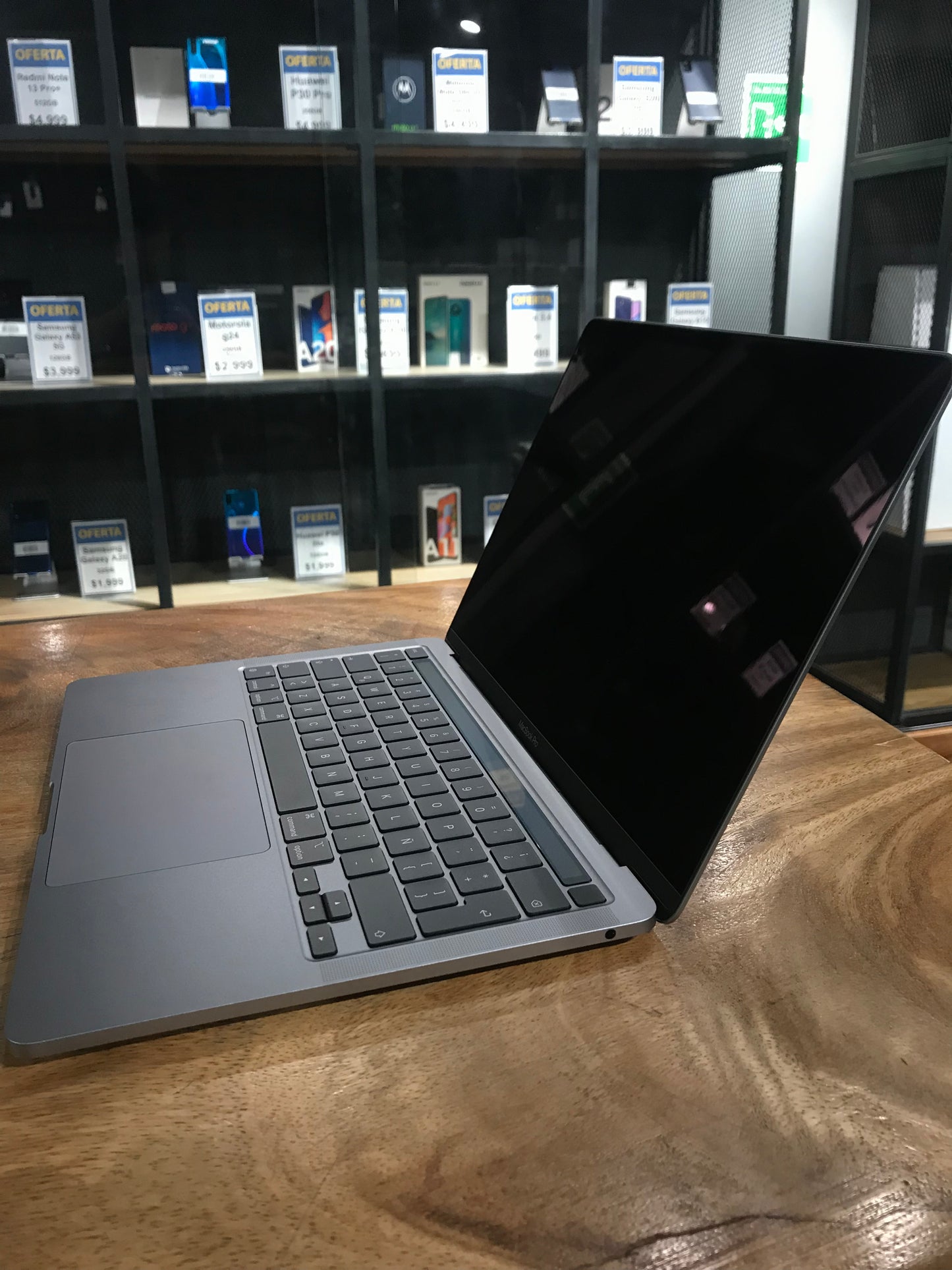 MacBook Pro 13" 2022 M2 (Producto Unico)