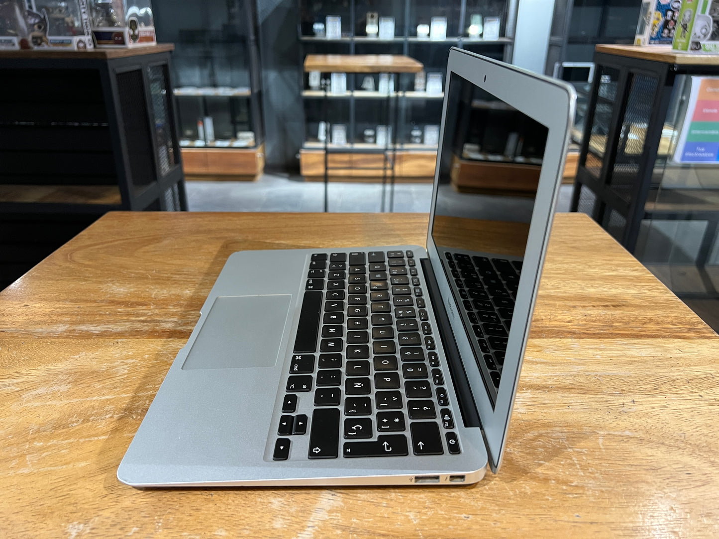 MacBook Air 11" 2015 4GB / 128GB (Producto Único)