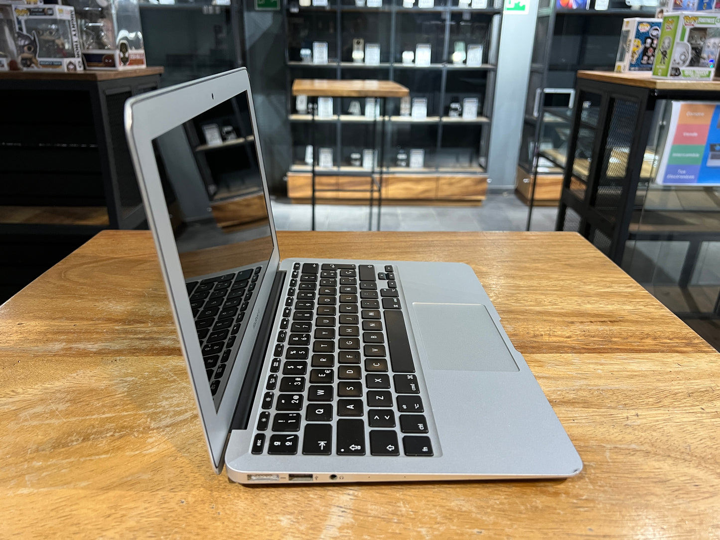 MacBook Air 11" 2015 4GB / 128GB (Producto Único)