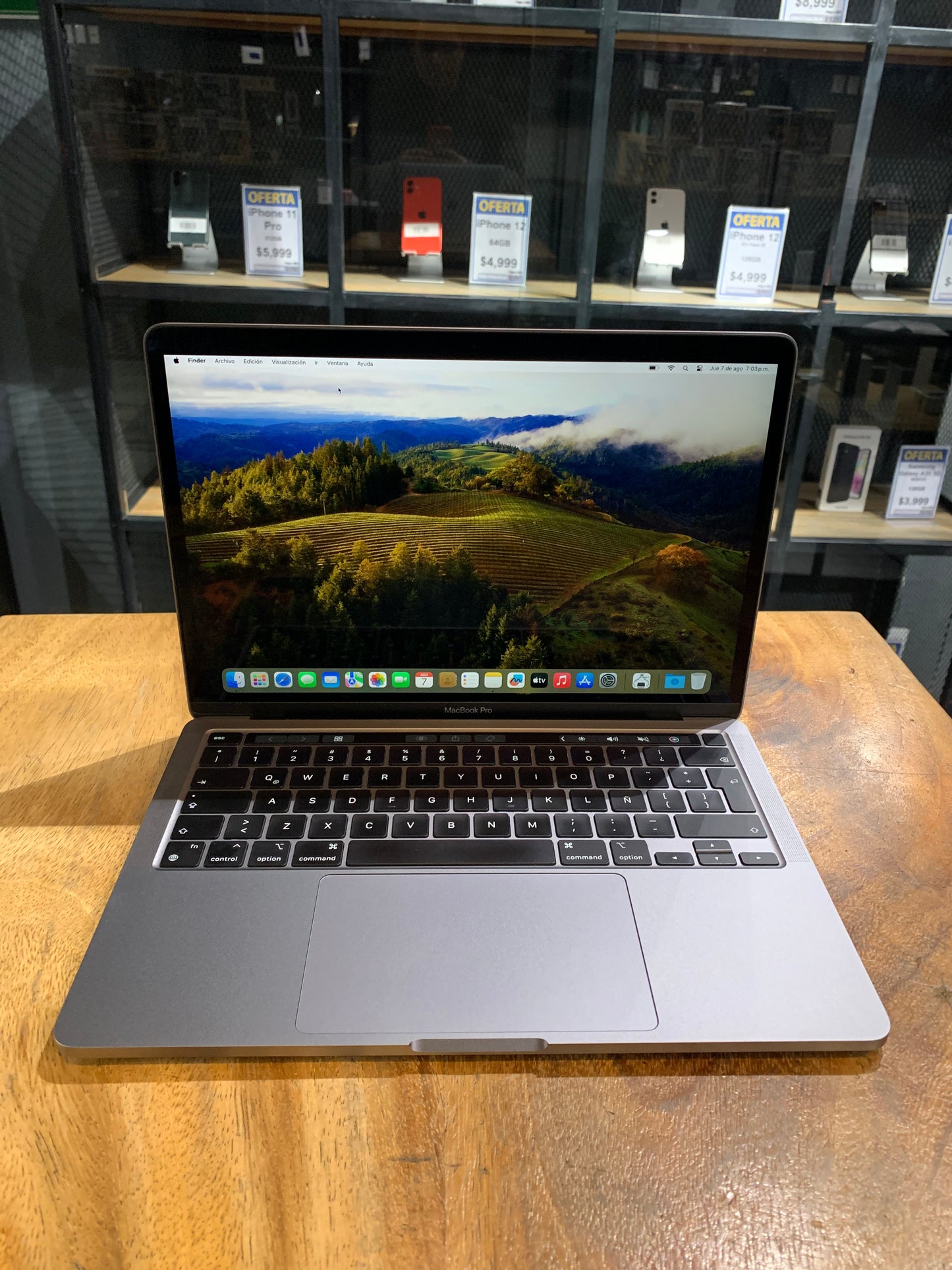 MacBook Pro 2020 13" M1 Touch Bar 2TB / 8GB RAM (Producto Único)