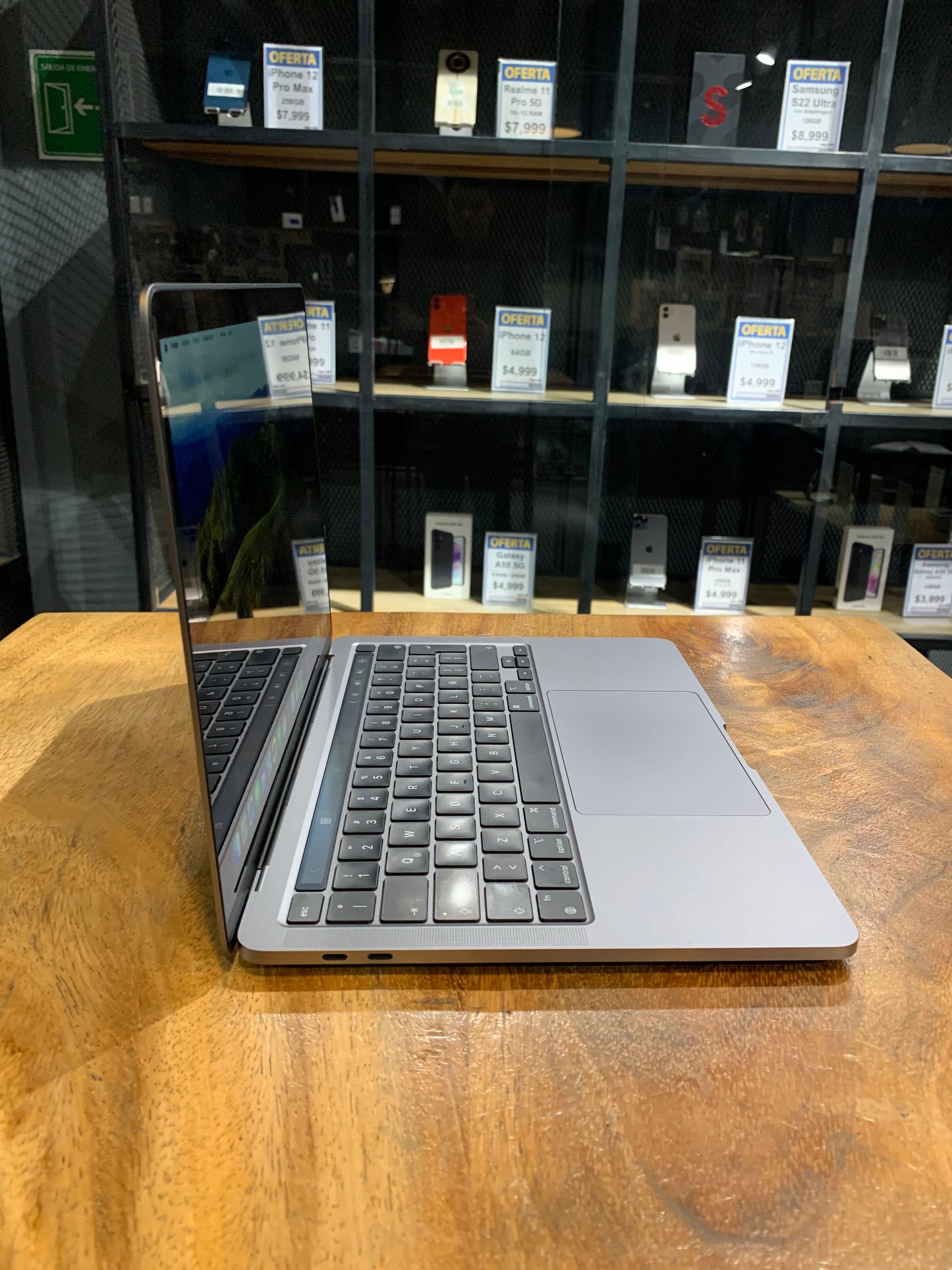 MacBook Pro 2020 13" M1 Touch Bar 2TB / 8GB RAM (Producto Único)