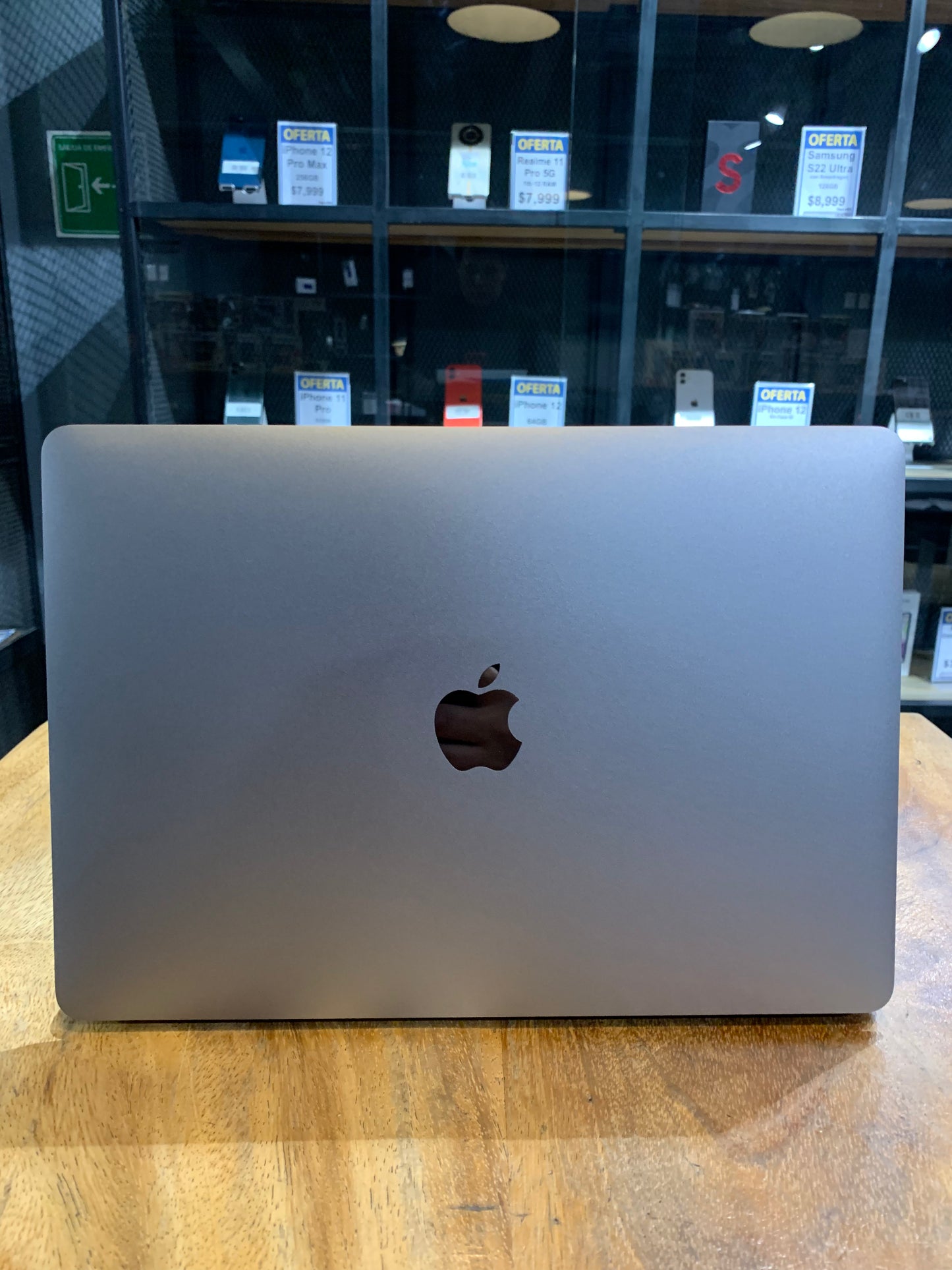 MacBook Pro 2020 13" M1 Touch Bar 2TB / 8GB RAM (Producto Único)
