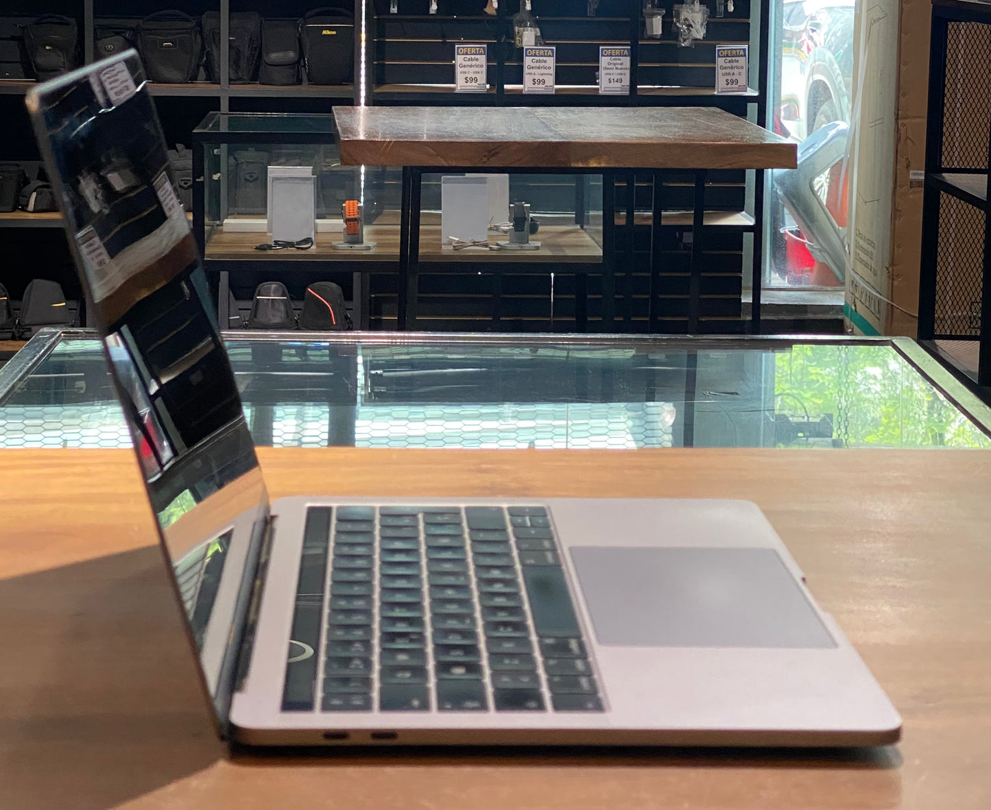 MacBook Pro 13" TouchBar 2017 512GB / 8GB RAM