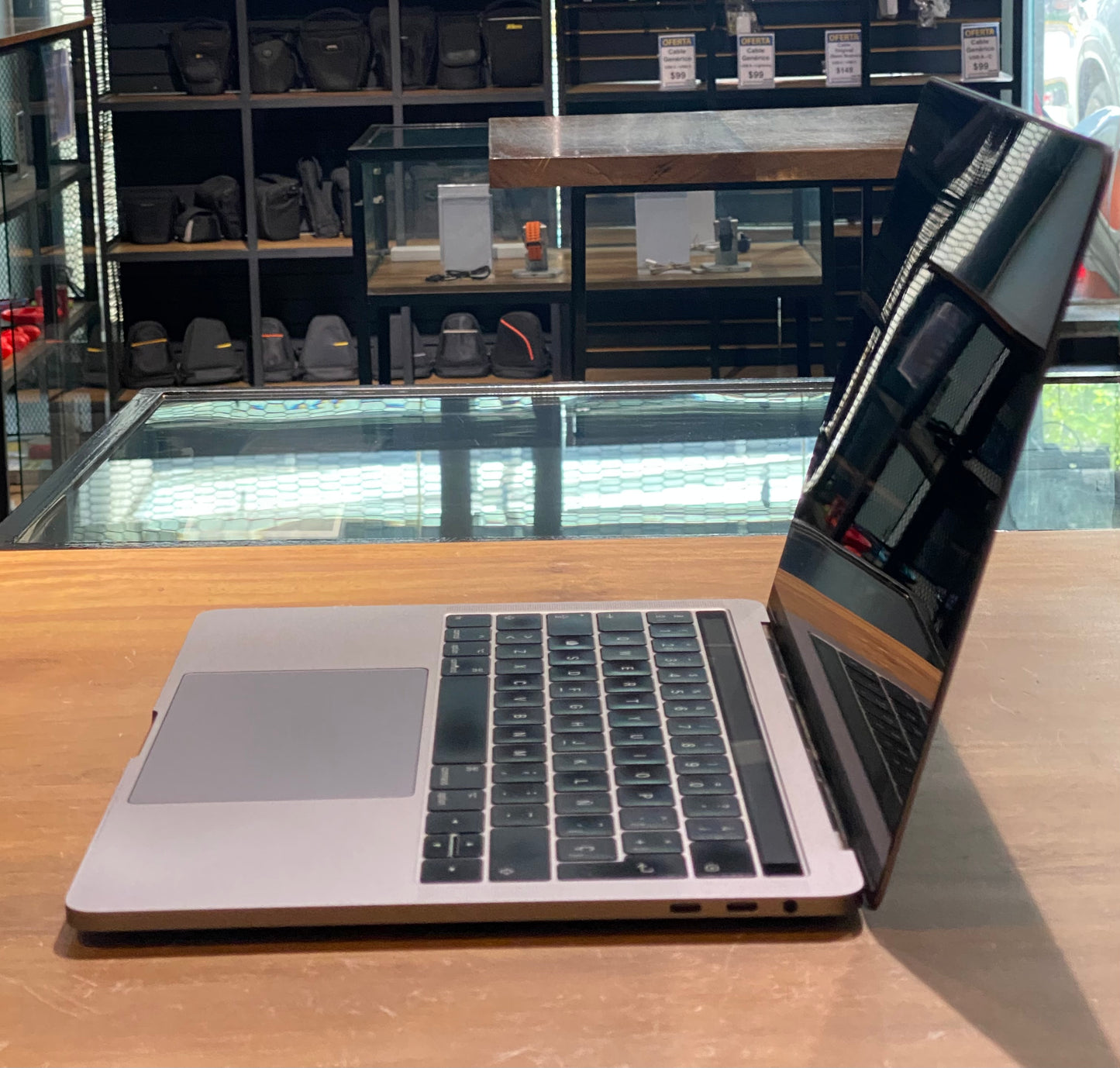 MacBook Pro 13" TouchBar 2017 512GB / 8GB RAM
