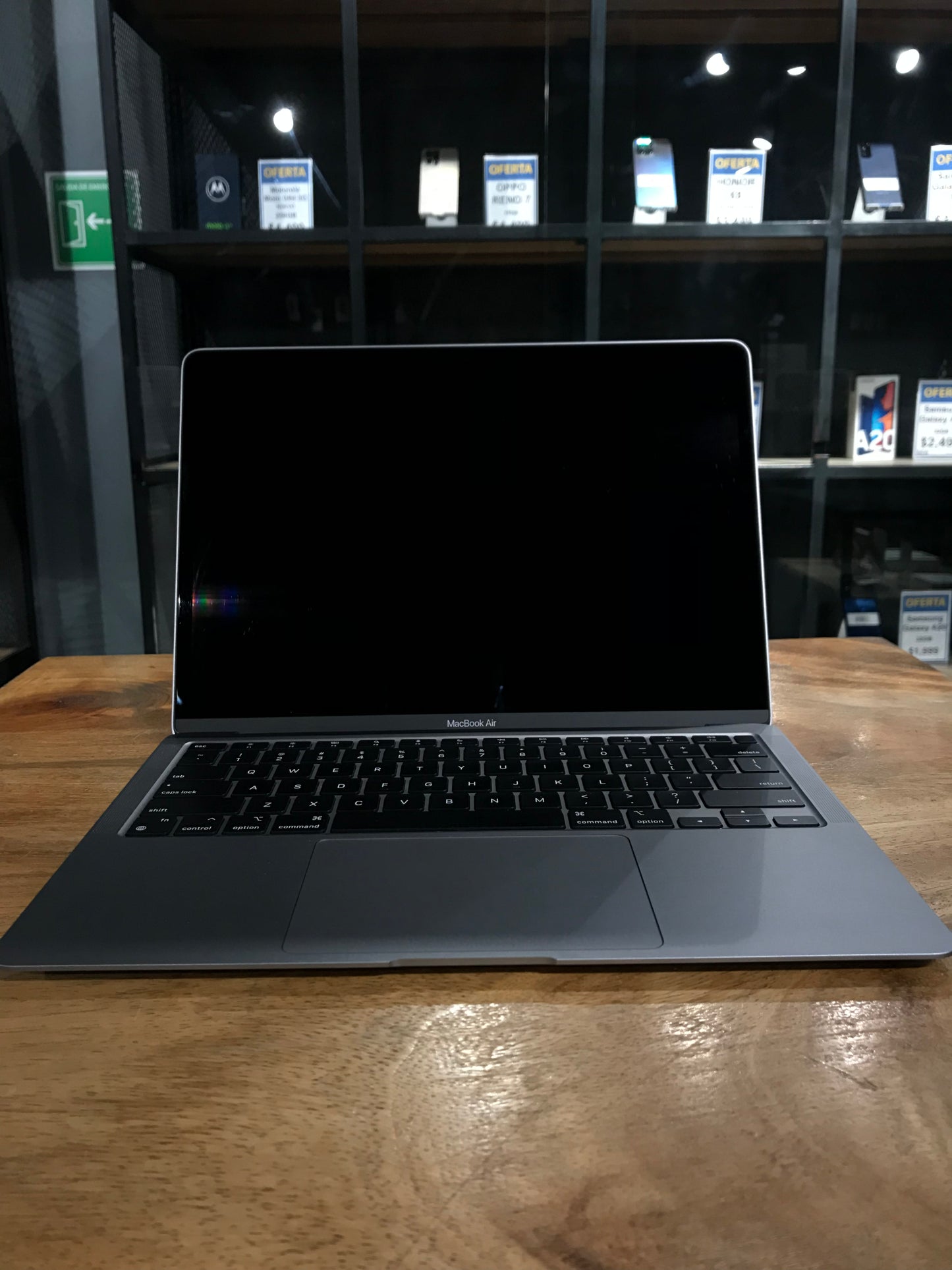 MacBook Air M1 2020 13" 8GB RAM/ 128 GB (Producto Unico)