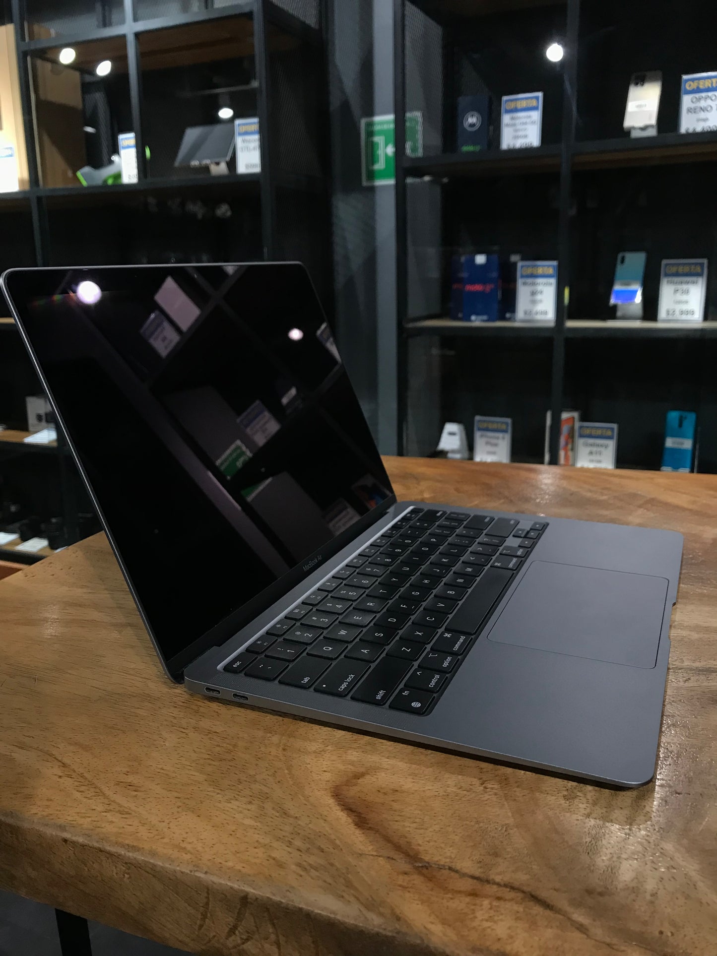 MacBook Air M1 2020 13" 8GB RAM/ 128 GB (Producto Unico)