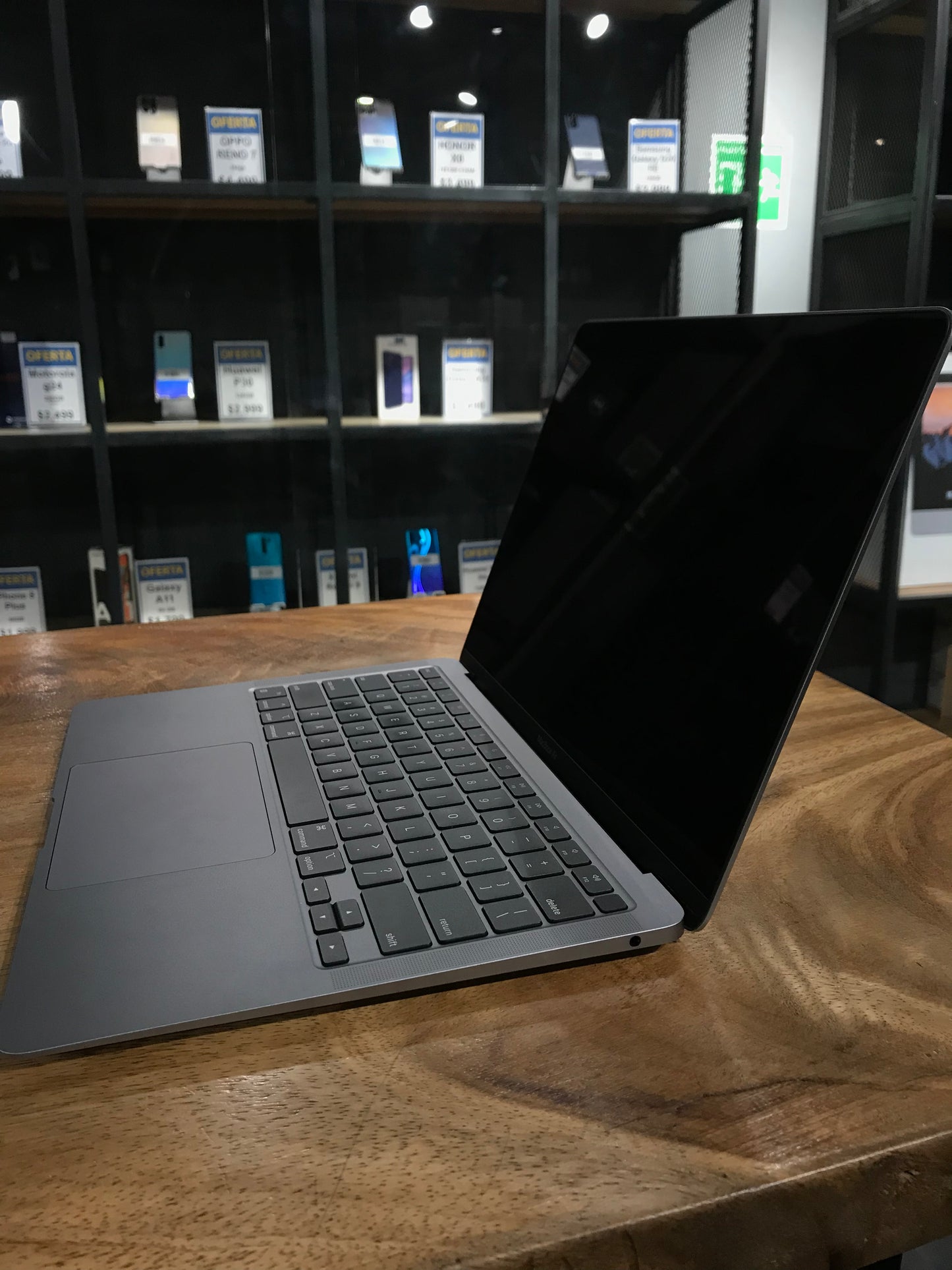 MacBook Air M1 2020 13" 8GB RAM/ 128 GB (Producto Unico)