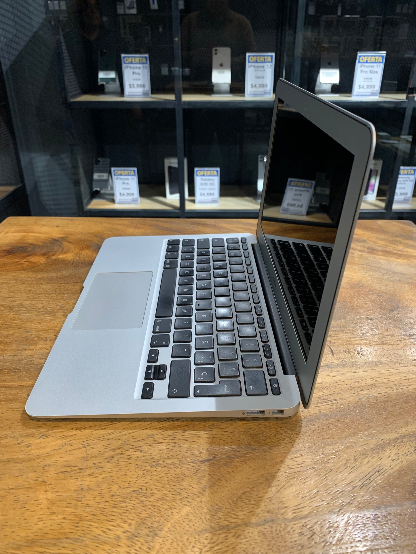 Macbook Air 11" 2014 (Producto Unico)