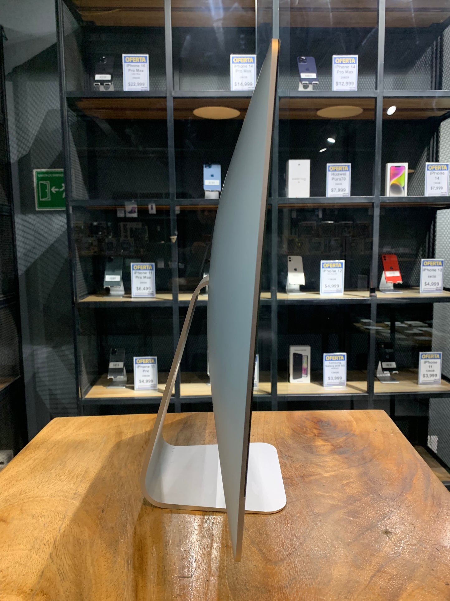 iMac 2017 21.5" 1TB HDD / 8GB RAM (Producto Unico)